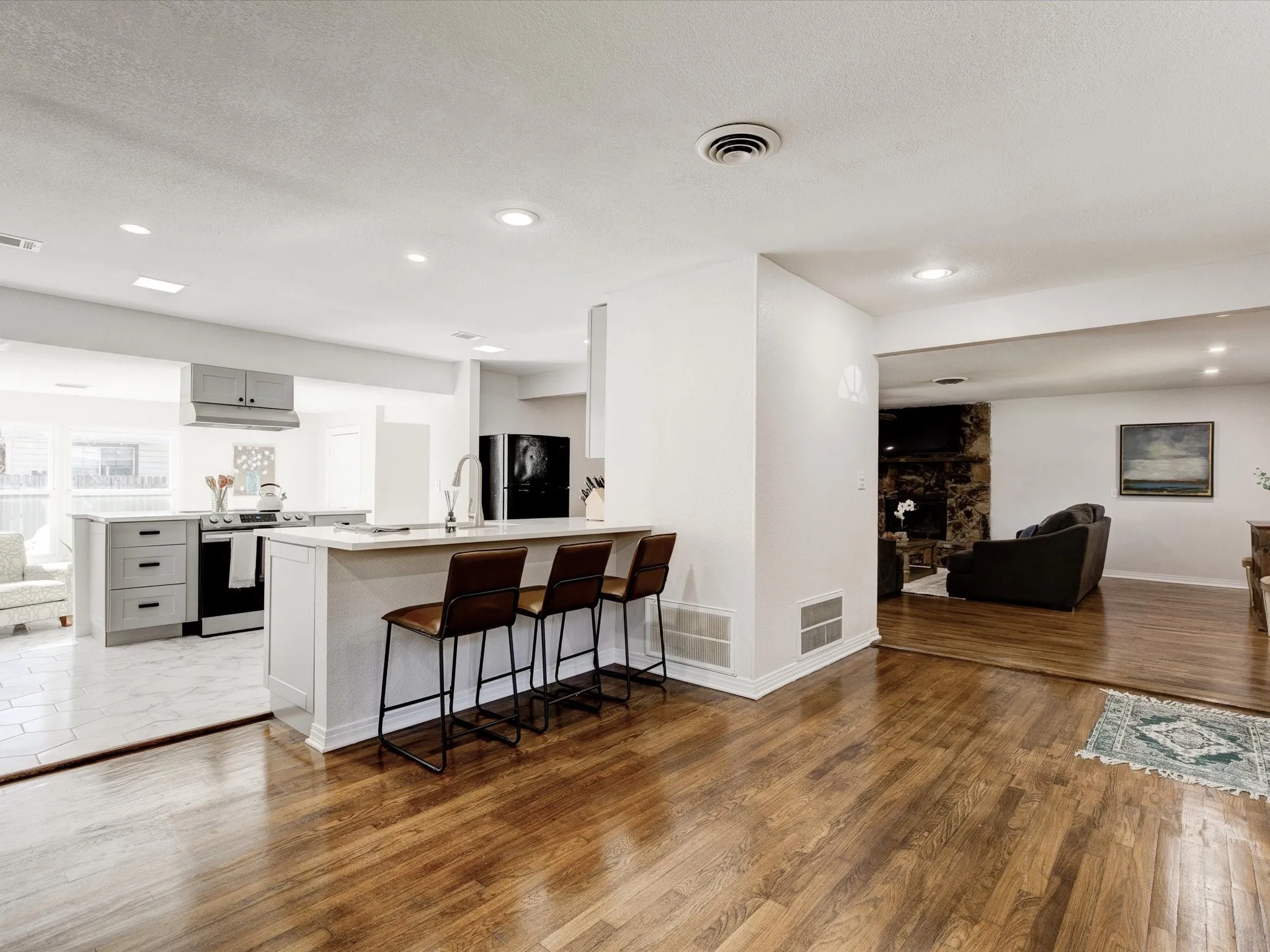 Single Family Residence For Rent in Tarrant County , 3511 Corto Avenue, Fort Worth, Texas 76109, 3 Bedroom, 2 Bathroom, Garage spaces, 2,036 Sqft, built in 1950, mls#21258979, Real Estate Agent in Fort Worth, Homes For Rent in Tarrant county, Homes For Rent in Fort Worth, Realtor in Fort Worth Texas, Real Estate Brokerage Independent Realty Texas, Luminita Cordes Realtor