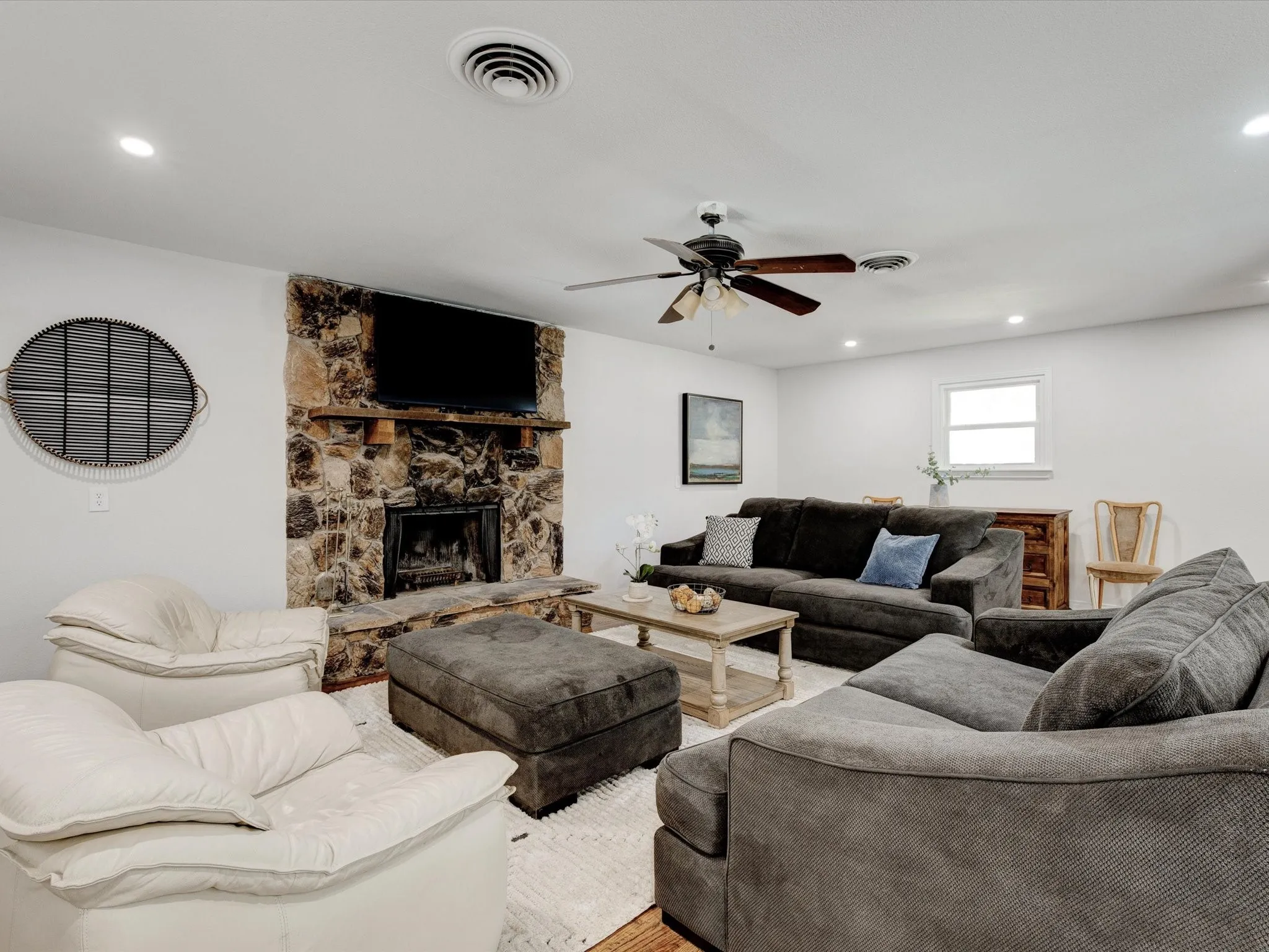 Single Family Residence For Rent in Tarrant County , 3511 Corto Avenue, Fort Worth, Texas 76109, 3 Bedroom, 2 Bathroom, Garage spaces, 2,036 Sqft, built in 1950, mls#21258979, Real Estate Agent in Fort Worth, Homes For Rent in Tarrant county, Homes For Rent in Fort Worth, Realtor in Fort Worth Texas, Real Estate Brokerage Independent Realty Texas, Luminita Cordes Realtor