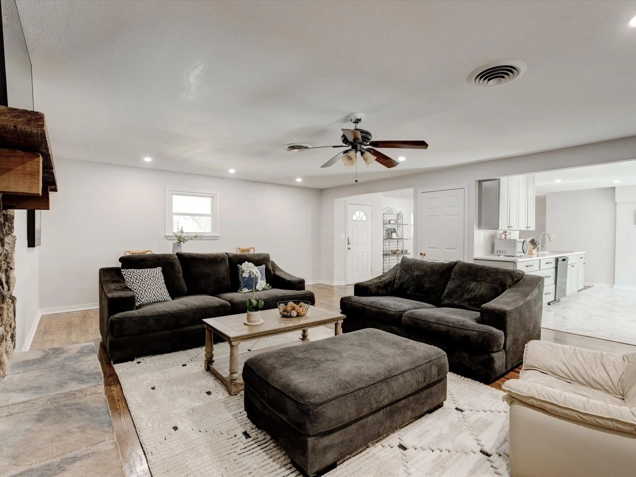 Single Family Residence For Rent in Tarrant County , 3511 Corto Avenue, Fort Worth, Texas 76109, 3 Bedroom, 2 Bathroom, Garage spaces, 2,036 Sqft, built in 1950, mls#21258979, Real Estate Agent in Fort Worth, Homes For Rent in Tarrant county, Homes For Rent in Fort Worth, Realtor in Fort Worth Texas, Real Estate Brokerage Independent Realty Texas, Luminita Cordes Realtor