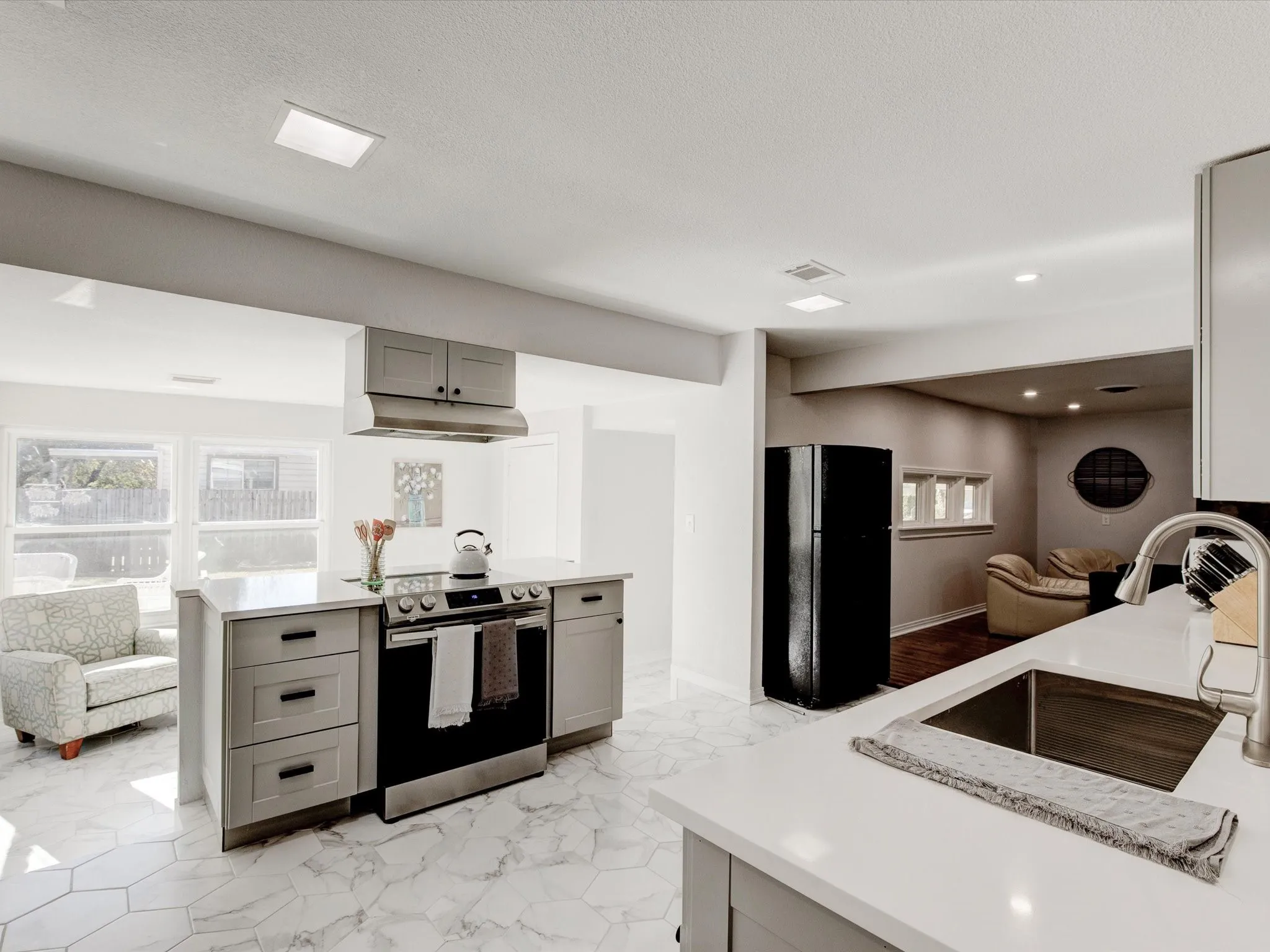 Single Family Residence For Rent in Tarrant County , 3511 Corto Avenue, Fort Worth, Texas 76109, 3 Bedroom, 2 Bathroom, Garage spaces, 2,036 Sqft, built in 1950, mls#21258979, Real Estate Agent in Fort Worth, Homes For Rent in Tarrant county, Homes For Rent in Fort Worth, Realtor in Fort Worth Texas, Real Estate Brokerage Independent Realty Texas, Luminita Cordes Realtor