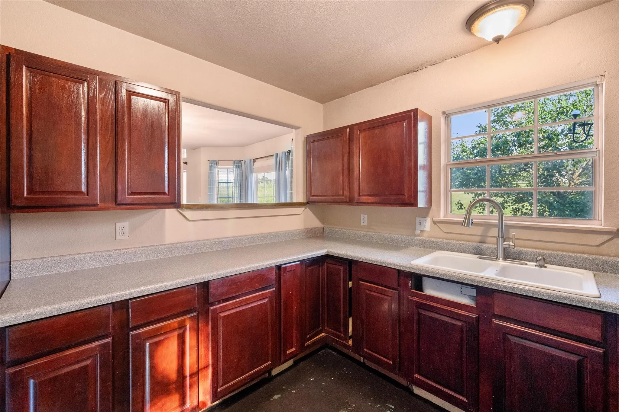 Single Family Residence For Sale in Navarro County , 134 County Road 3048, Corsicana, Texas 75109, 3 Bedroom, 2 Bathroom, Garage spaces, 1,718 Sqft, built in 2004, mls#21262362, Real Estate Agent in Corsicana, Homes For Sale in Navarro county, Homes For Sale in Corsicana, Realtor in Corsicana Texas, Real Estate Brokerage Independent Realty Texas, Luminita Cordes Realtor