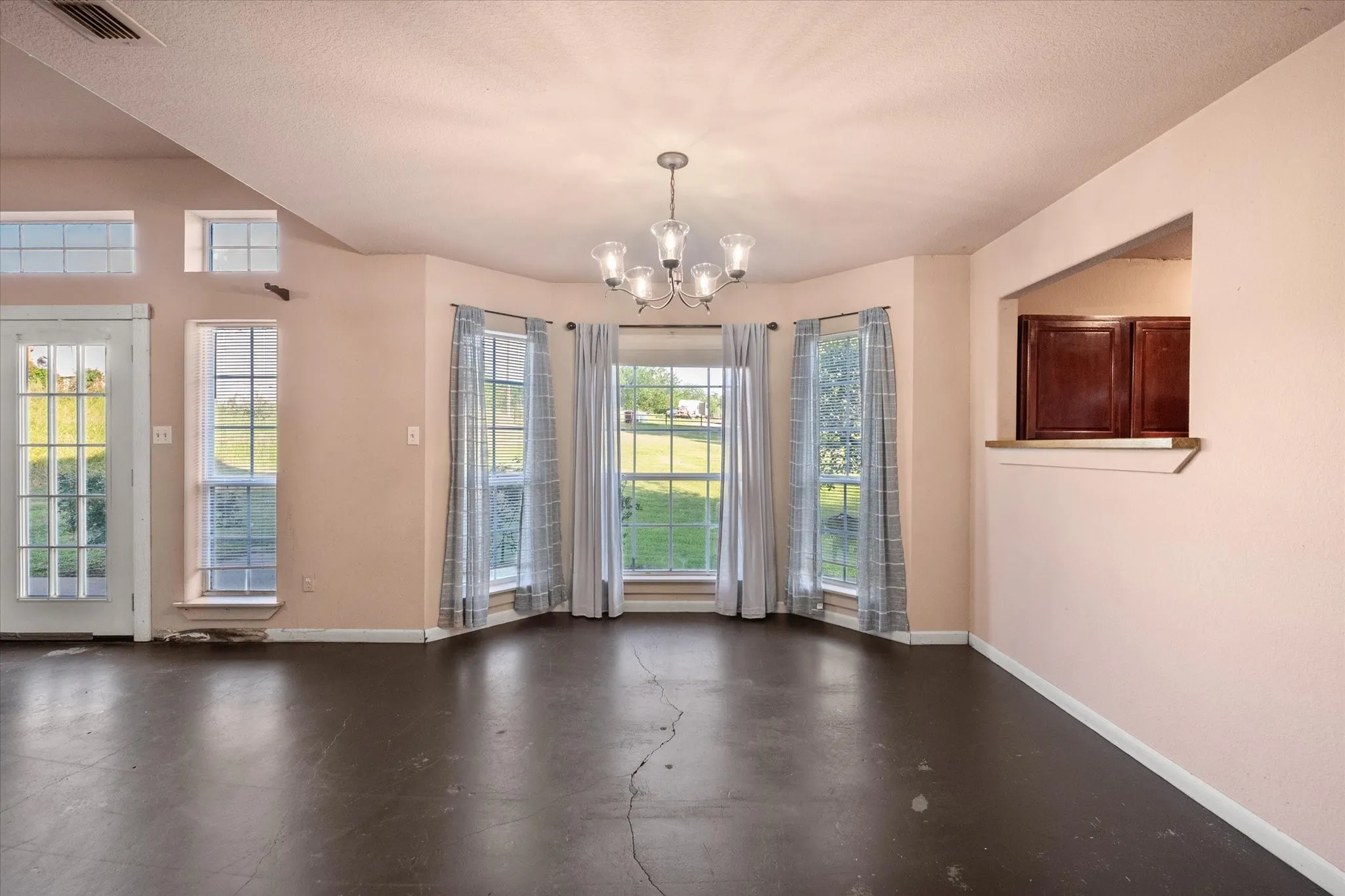 Single Family Residence For Sale in Navarro County , 134 County Road 3048, Corsicana, Texas 75109, 3 Bedroom, 2 Bathroom, Garage spaces, 1,718 Sqft, built in 2004, mls#21262362, Real Estate Agent in Corsicana, Homes For Sale in Navarro county, Homes For Sale in Corsicana, Realtor in Corsicana Texas, Real Estate Brokerage Independent Realty Texas, Luminita Cordes Realtor