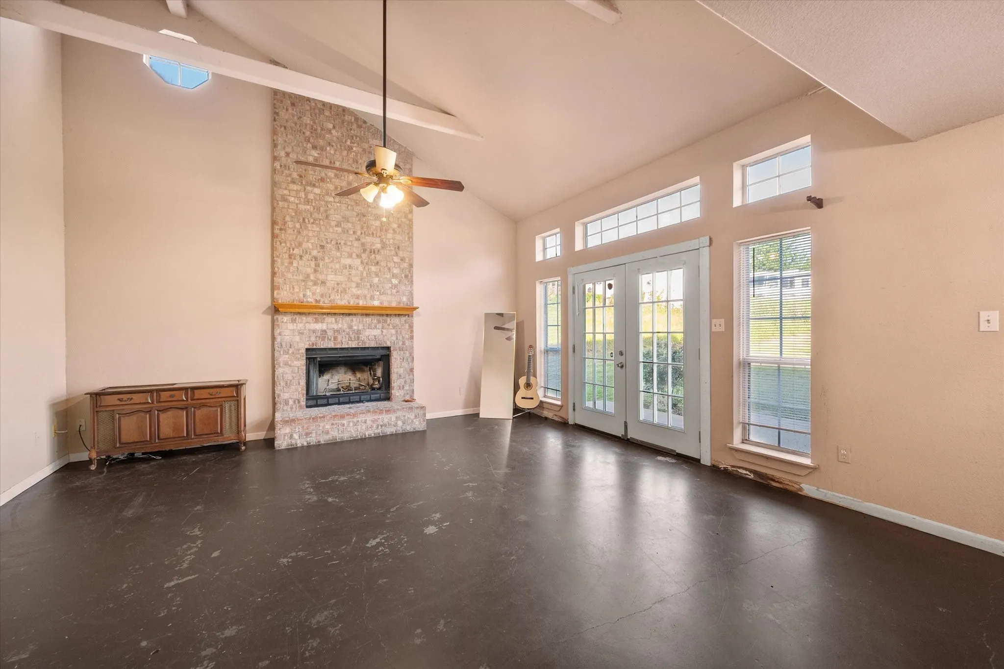 Single Family Residence For Sale in Navarro County , 134 County Road 3048, Corsicana, Texas 75109, 3 Bedroom, 2 Bathroom, Garage spaces, 1,718 Sqft, built in 2004, mls#21262362, Real Estate Agent in Corsicana, Homes For Sale in Navarro county, Homes For Sale in Corsicana, Realtor in Corsicana Texas, Real Estate Brokerage Independent Realty Texas, Luminita Cordes Realtor