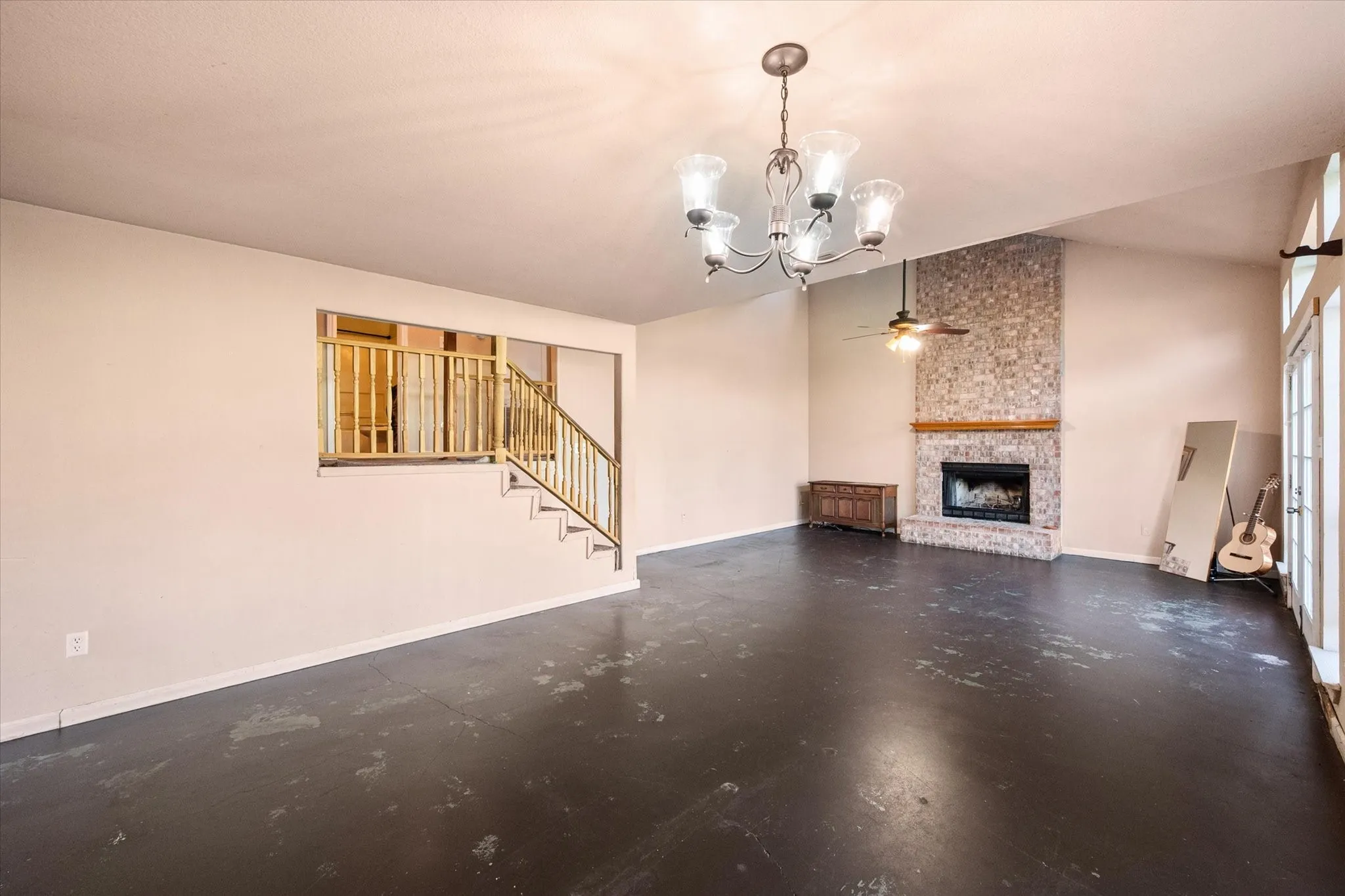 Single Family Residence For Sale in Navarro County , 134 County Road 3048, Corsicana, Texas 75109, 3 Bedroom, 2 Bathroom, Garage spaces, 1,718 Sqft, built in 2004, mls#21262362, Real Estate Agent in Corsicana, Homes For Sale in Navarro county, Homes For Sale in Corsicana, Realtor in Corsicana Texas, Real Estate Brokerage Independent Realty Texas, Luminita Cordes Realtor