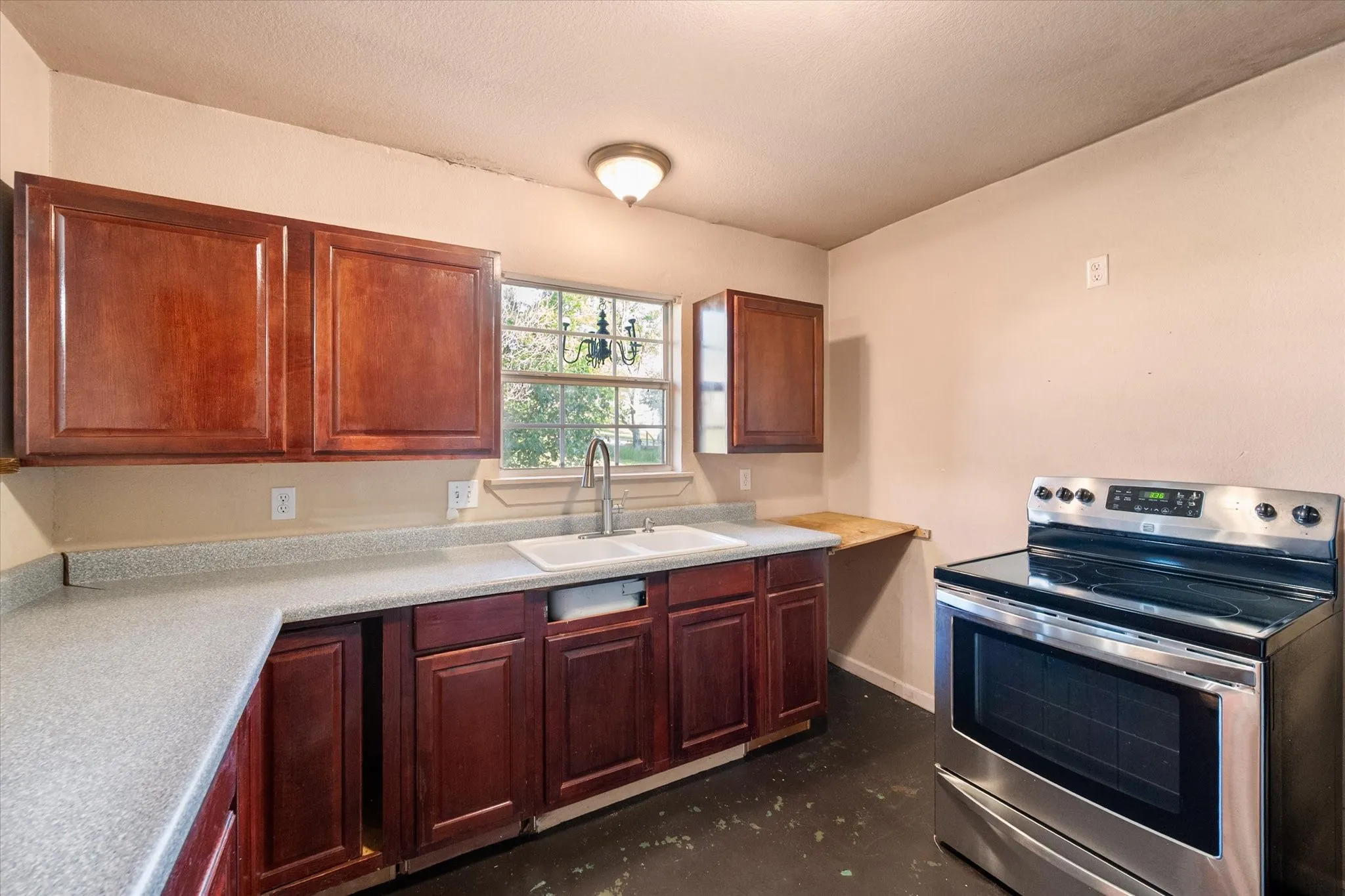Single Family Residence For Sale in Navarro County , 134 County Road 3048, Corsicana, Texas 75109, 3 Bedroom, 2 Bathroom, Garage spaces, 1,718 Sqft, built in 2004, mls#21262362, Real Estate Agent in Corsicana, Homes For Sale in Navarro county, Homes For Sale in Corsicana, Realtor in Corsicana Texas, Real Estate Brokerage Independent Realty Texas, Luminita Cordes Realtor