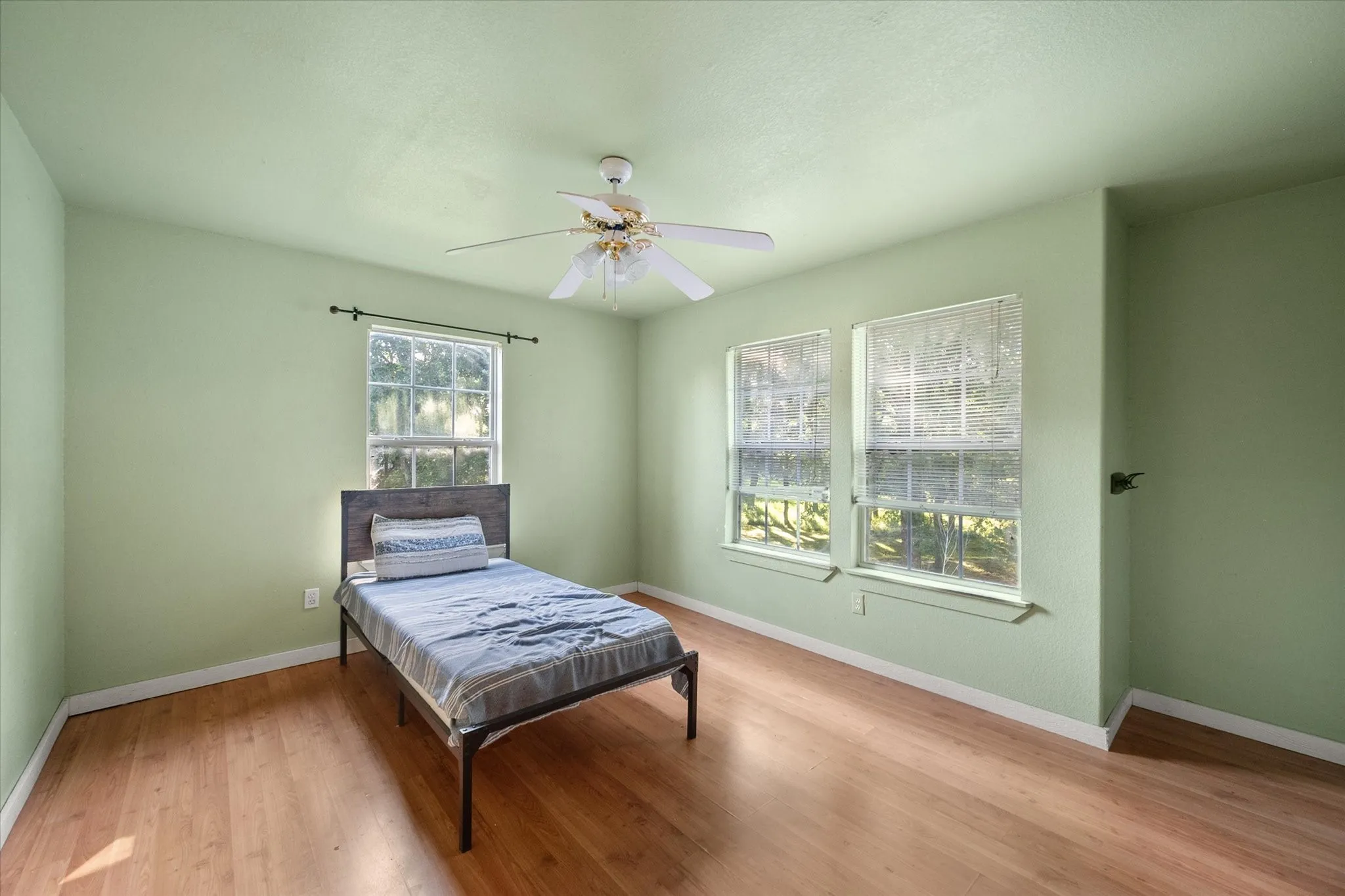 Single Family Residence For Sale in Navarro County , 134 County Road 3048, Corsicana, Texas 75109, 3 Bedroom, 2 Bathroom, Garage spaces, 1,718 Sqft, built in 2004, mls#21262362, Real Estate Agent in Corsicana, Homes For Sale in Navarro county, Homes For Sale in Corsicana, Realtor in Corsicana Texas, Real Estate Brokerage Independent Realty Texas, Luminita Cordes Realtor