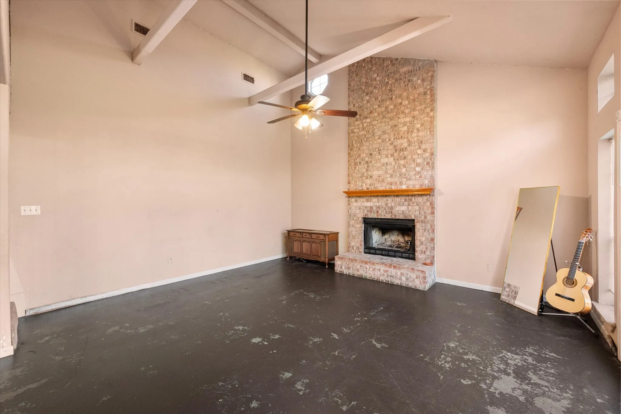 Single Family Residence For Sale in Navarro County , 134 County Road 3048, Corsicana, Texas 75109, 3 Bedroom, 2 Bathroom, Garage spaces, 1,718 Sqft, built in 2004, mls#21262362, Real Estate Agent in Corsicana, Homes For Sale in Navarro county, Homes For Sale in Corsicana, Realtor in Corsicana Texas, Real Estate Brokerage Independent Realty Texas, Luminita Cordes Realtor