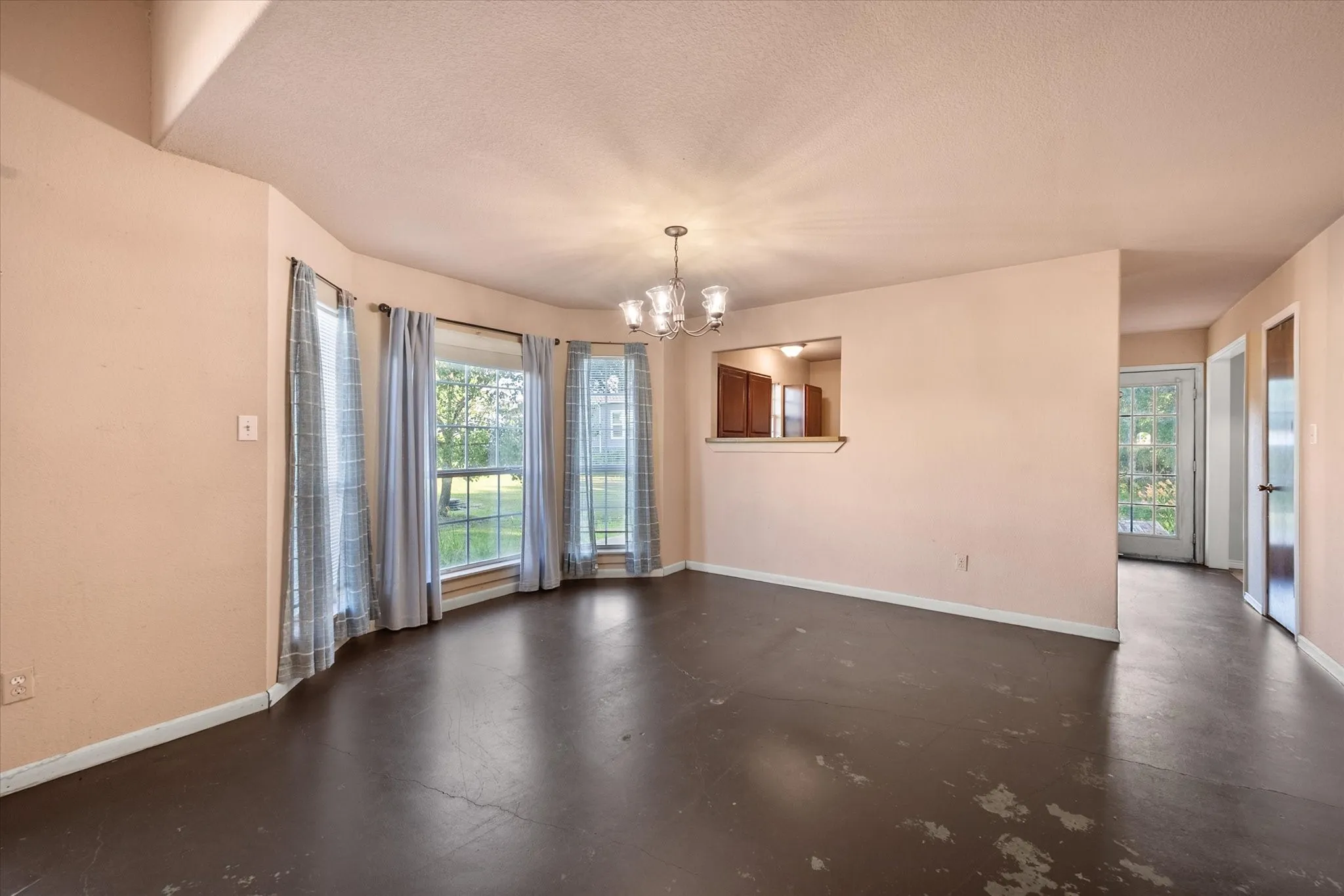 Single Family Residence For Sale in Navarro County , 134 County Road 3048, Corsicana, Texas 75109, 3 Bedroom, 2 Bathroom, Garage spaces, 1,718 Sqft, built in 2004, mls#21262362, Real Estate Agent in Corsicana, Homes For Sale in Navarro county, Homes For Sale in Corsicana, Realtor in Corsicana Texas, Real Estate Brokerage Independent Realty Texas, Luminita Cordes Realtor