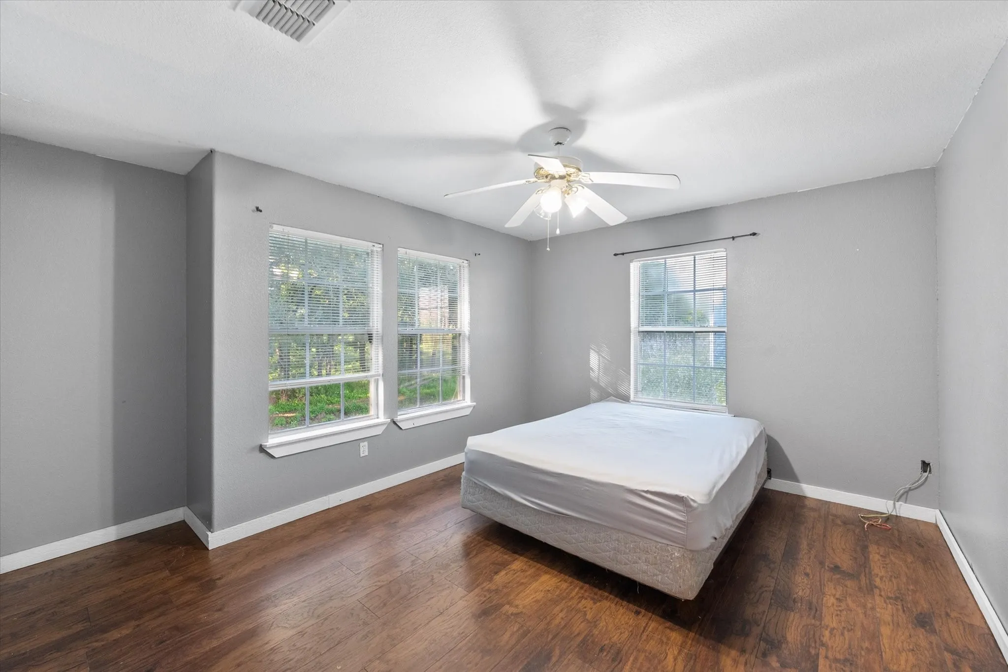 Single Family Residence For Sale in Navarro County , 134 County Road 3048, Corsicana, Texas 75109, 3 Bedroom, 2 Bathroom, Garage spaces, 1,718 Sqft, built in 2004, mls#21262362, Real Estate Agent in Corsicana, Homes For Sale in Navarro county, Homes For Sale in Corsicana, Realtor in Corsicana Texas, Real Estate Brokerage Independent Realty Texas, Luminita Cordes Realtor