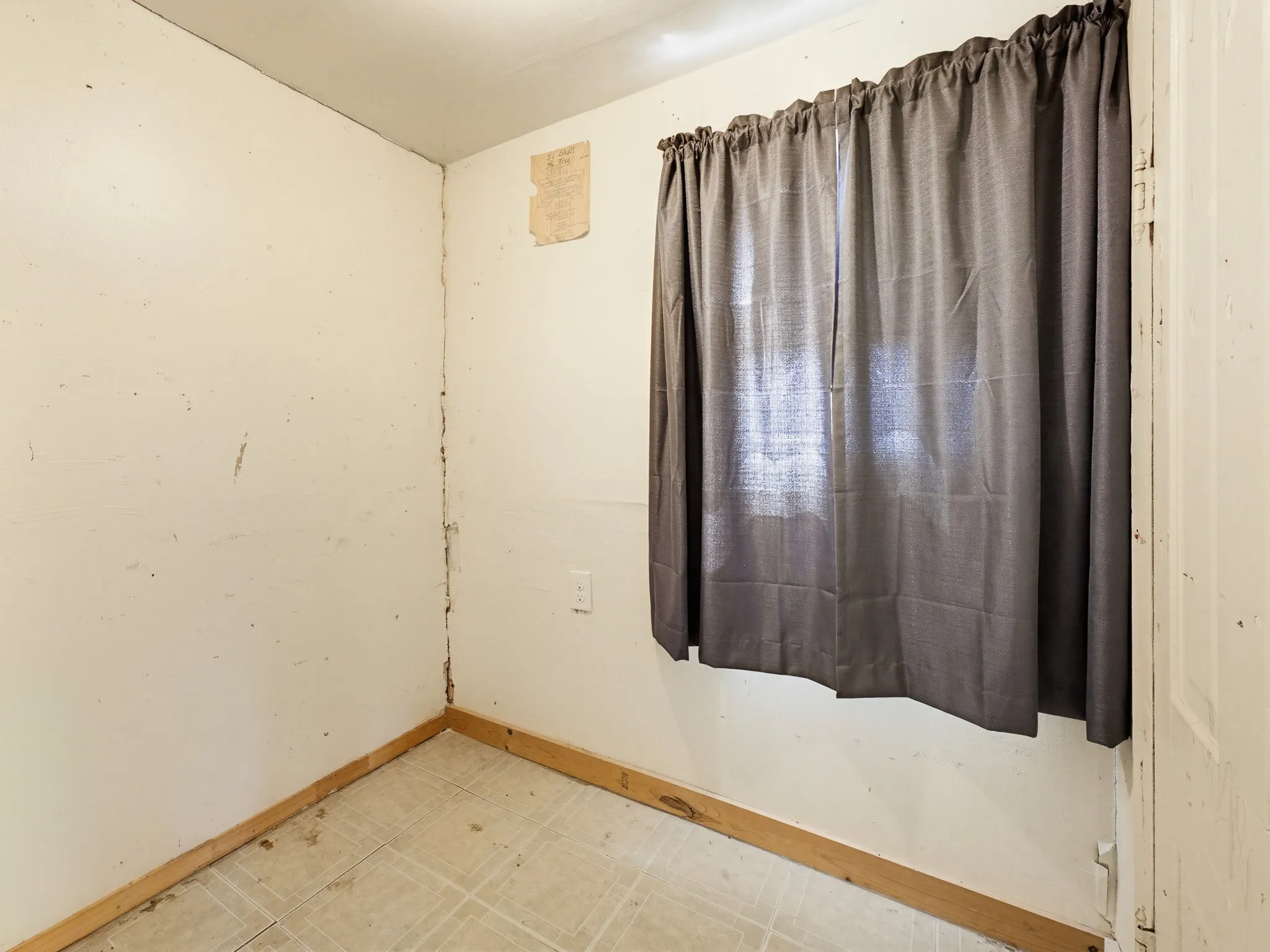 Single Family Residence For Sale in Wise County , 601 S Miller Street, Decatur, Texas 76234, 2 Bedroom, 1 Bathroom, Garage spaces, 1,540 Sqft, built in 1950, mls#21260074, Real Estate Agent in Decatur, Homes For Sale in Wise county, Homes For Sale in Decatur, Realtor in Decatur Texas, Real Estate Brokerage Independent Realty Texas, Luminita Cordes Realtor