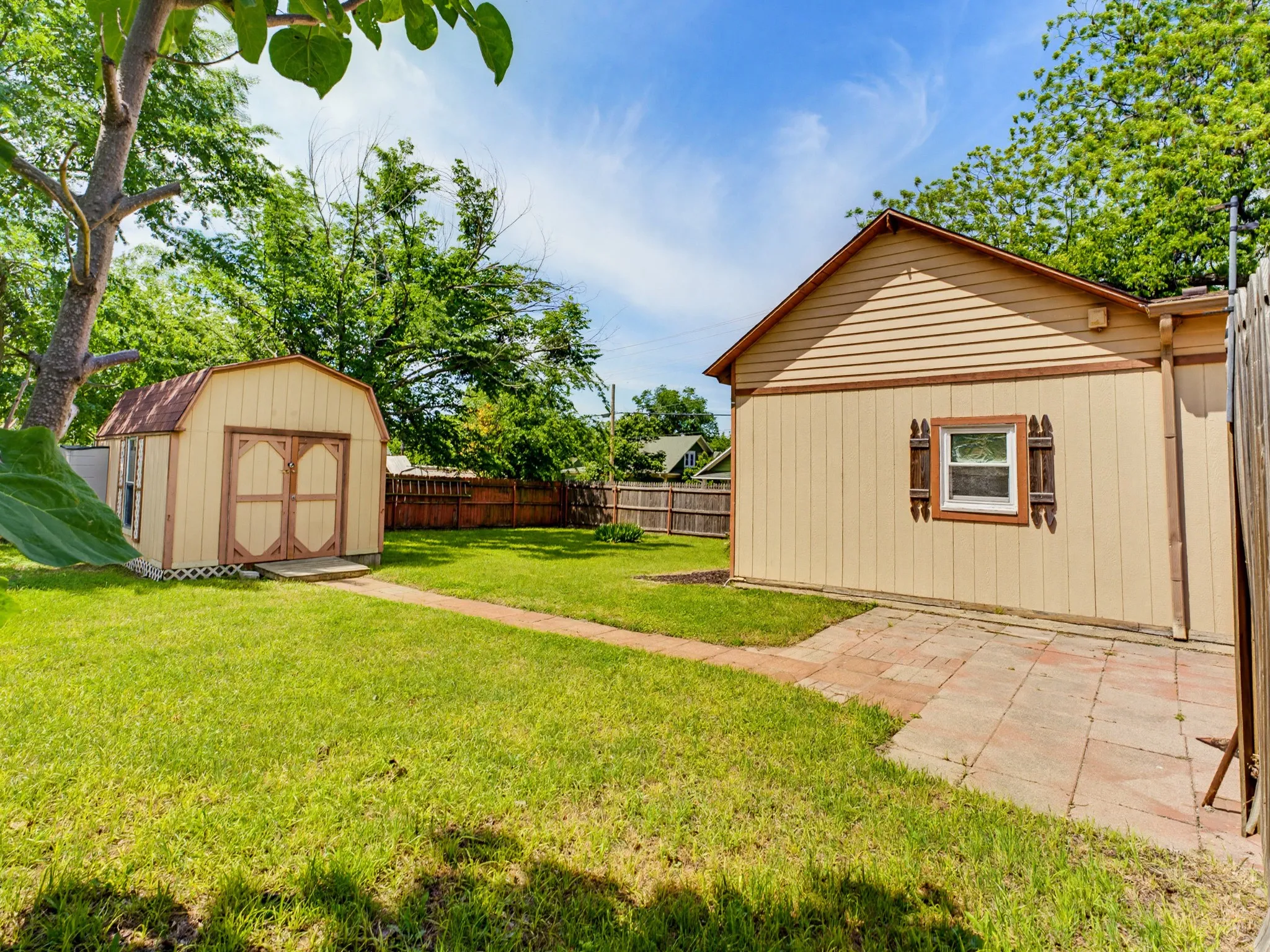 Single Family Residence For Sale in Wise County , 601 S Miller Street, Decatur, Texas 76234, 2 Bedroom, 1 Bathroom, Garage spaces, 1,540 Sqft, built in 1950, mls#21260074, Real Estate Agent in Decatur, Homes For Sale in Wise county, Homes For Sale in Decatur, Realtor in Decatur Texas, Real Estate Brokerage Independent Realty Texas, Luminita Cordes Realtor