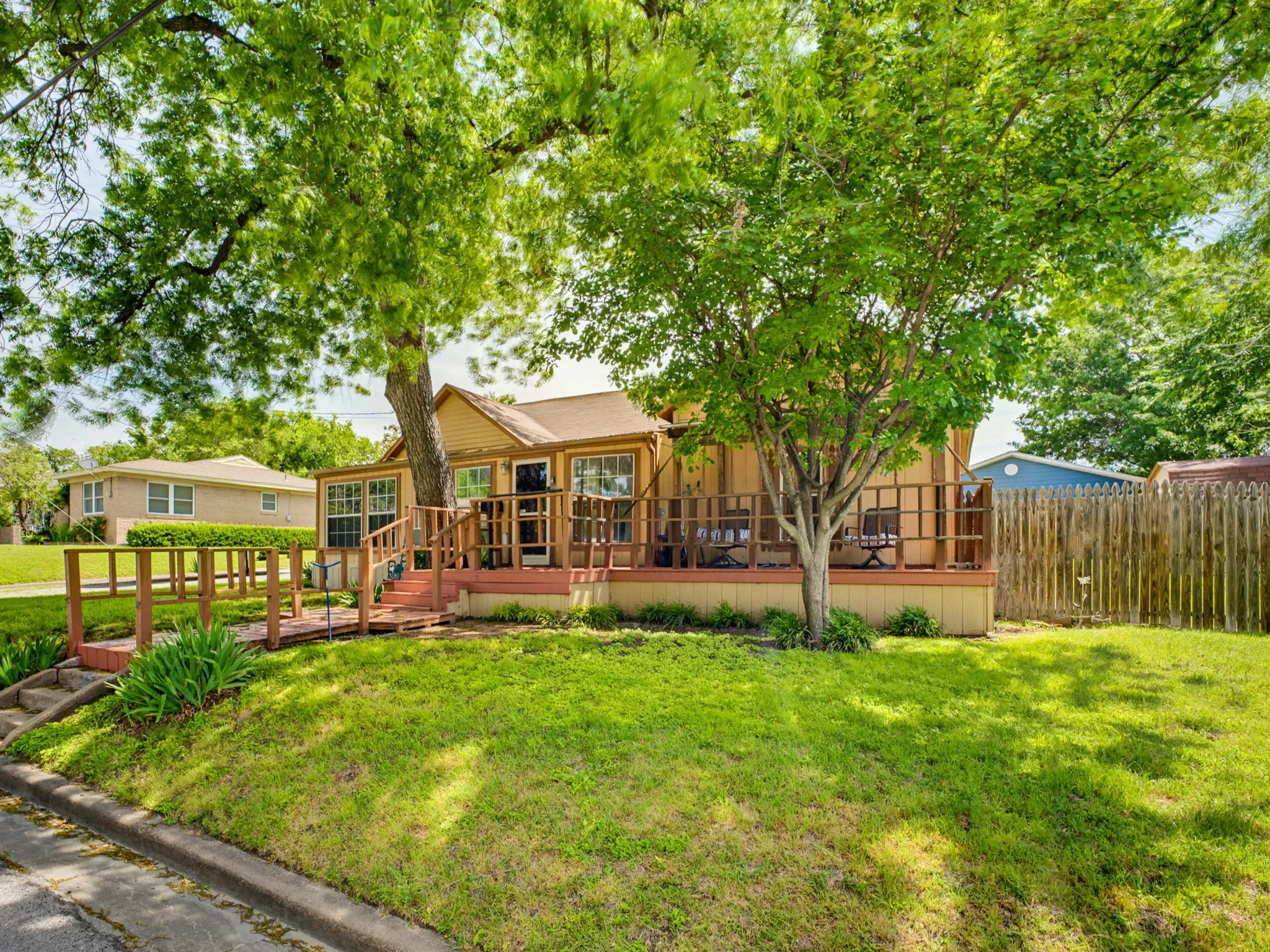 Single Family Residence For Sale in Wise County , 601 S Miller Street, Decatur, Texas 76234, 2 Bedroom, 1 Bathroom, Garage spaces, 1,540 Sqft, built in 1950, mls#21260074, Real Estate Agent in Decatur, Homes For Sale in Wise county, Homes For Sale in Decatur, Realtor in Decatur Texas, Real Estate Brokerage Independent Realty Texas, Luminita Cordes Realtor