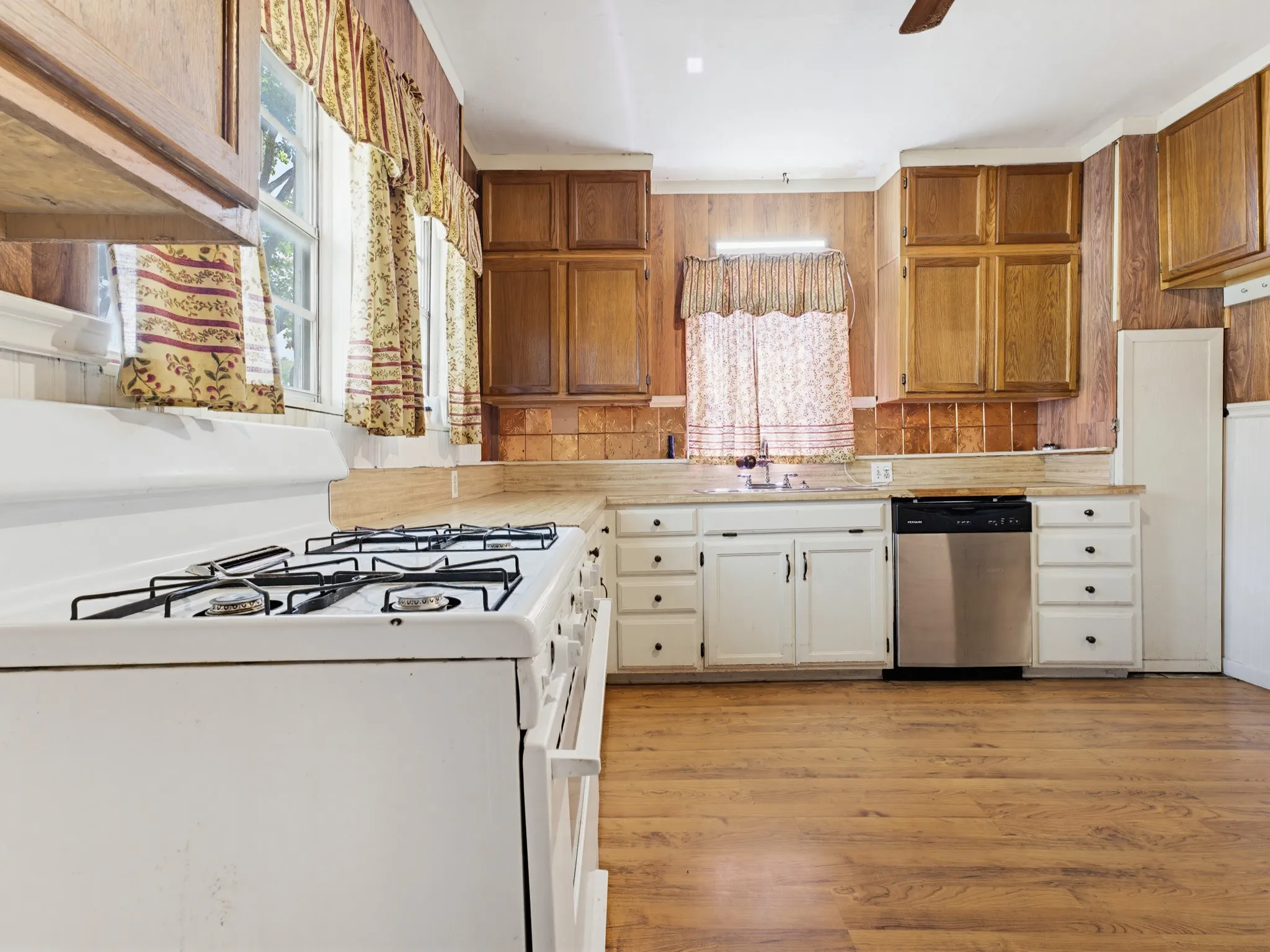 Single Family Residence For Sale in Wise County , 601 S Miller Street, Decatur, Texas 76234, 2 Bedroom, 1 Bathroom, Garage spaces, 1,540 Sqft, built in 1950, mls#21260074, Real Estate Agent in Decatur, Homes For Sale in Wise county, Homes For Sale in Decatur, Realtor in Decatur Texas, Real Estate Brokerage Independent Realty Texas, Luminita Cordes Realtor