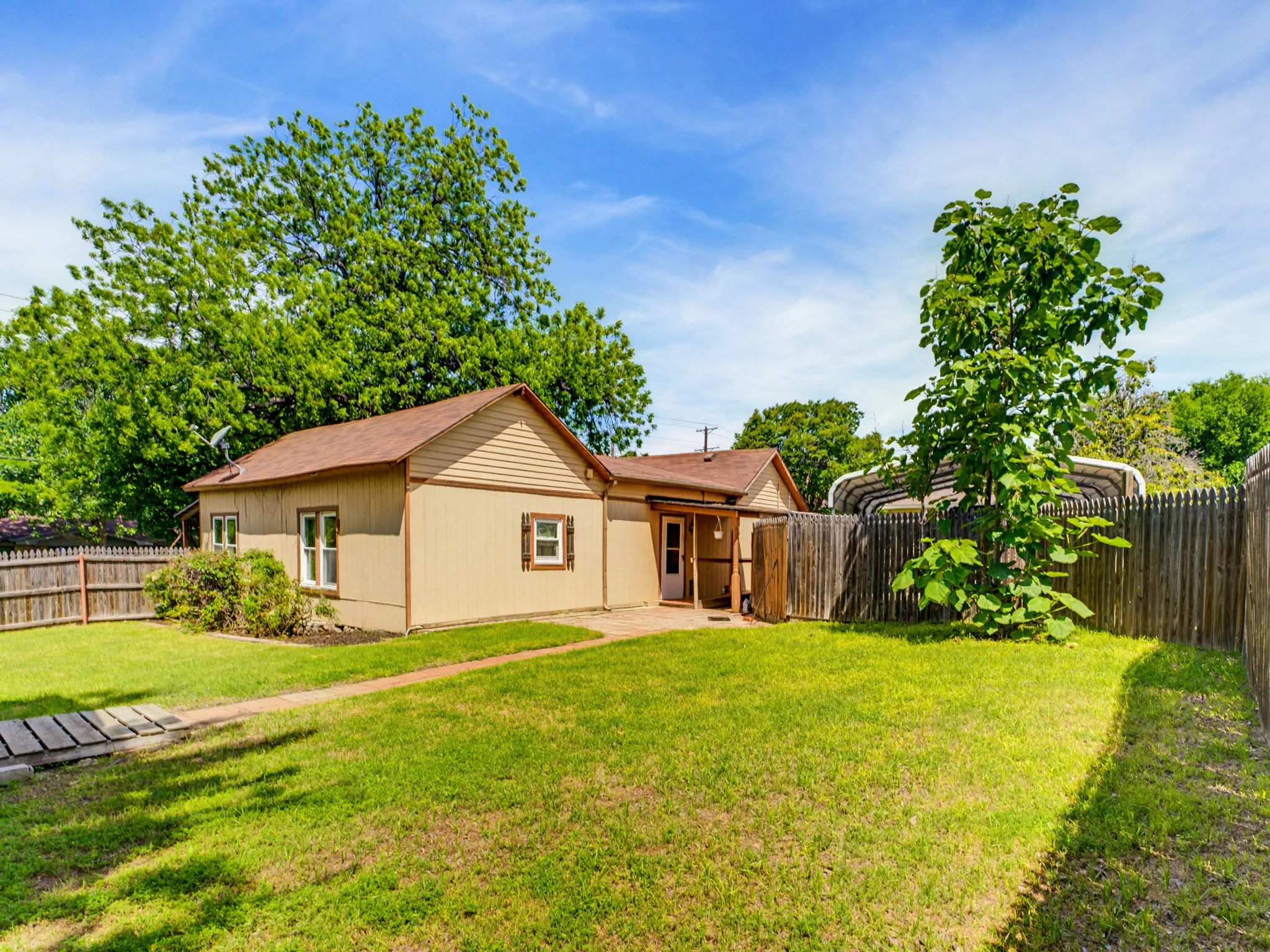 Single Family Residence For Sale in Wise County , 601 S Miller Street, Decatur, Texas 76234, 2 Bedroom, 1 Bathroom, Garage spaces, 1,540 Sqft, built in 1950, mls#21260074, Real Estate Agent in Decatur, Homes For Sale in Wise county, Homes For Sale in Decatur, Realtor in Decatur Texas, Real Estate Brokerage Independent Realty Texas, Luminita Cordes Realtor