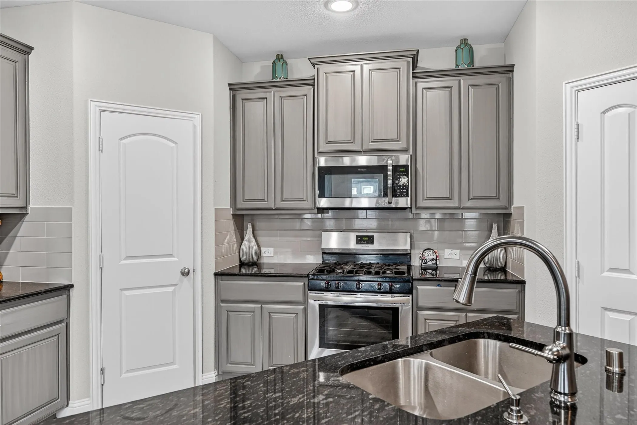 Single Family Residence For Rent in Hunt County , 7815 Cottonwood Drive, Greenville, Texas 75402, 4 Bedrooms, 2 Bathrooms, Garage spaces, 1,718 Sqft, built in 2021, Price $1,900, mls#21255393, Real Estate Agent in Greenville, Homes For Rent in Hunt county, Homes For Rent in Greenville, Realtor in Greenville Texas, Real Estate Brokerage Independent Realty Texas, Luminita Cordes Realtor
