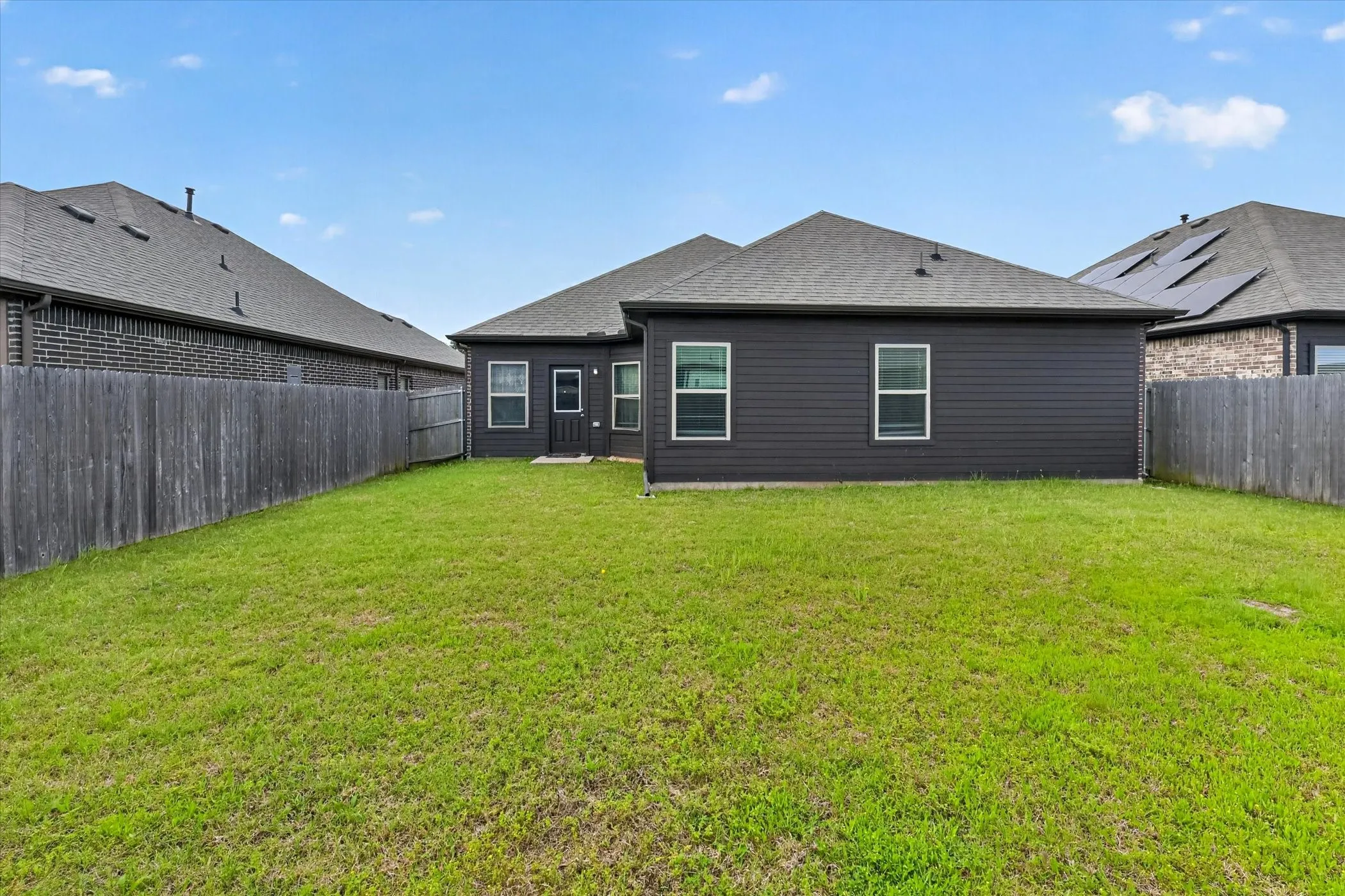 Single Family Residence For Rent in Hunt County , 7815 Cottonwood Drive, Greenville, Texas 75402, 4 Bedrooms, 2 Bathrooms, Garage spaces, 1,718 Sqft, built in 2021, Price $1,900, mls#21255393, Real Estate Agent in Greenville, Homes For Rent in Hunt county, Homes For Rent in Greenville, Realtor in Greenville Texas, Real Estate Brokerage Independent Realty Texas, Luminita Cordes Realtor