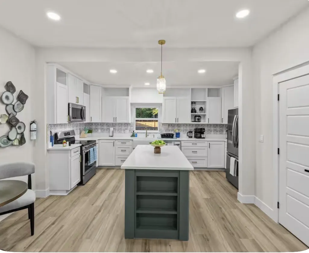 Single Family Residence For Rent in Dallas County , 1143 Kings Highway, Dallas, Texas 75208, 4 Bedroom, 3 Bathroom, 3 Garage spaces, 2,440 Sqft, built in 1913, Preowned, mls#21261187, Real Estate Agent in Dallas, Homes For Rent in Dallas county, Homes For Rent in Dallas, Realtor in Dallas Texas, Real Estate Brokerage Independent Realty Texas, Luminita Cordes Realtor