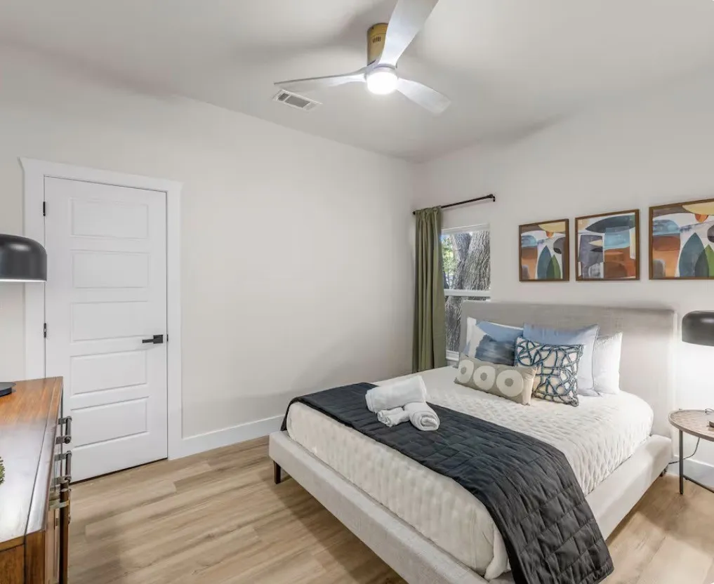Single Family Residence For Rent in Dallas County , 1143 Kings Highway, Dallas, Texas 75208, 4 Bedroom, 3 Bathroom, 3 Garage spaces, 2,440 Sqft, built in 1913, Preowned, mls#21261187, Real Estate Agent in Dallas, Homes For Rent in Dallas county, Homes For Rent in Dallas, Realtor in Dallas Texas, Real Estate Brokerage Independent Realty Texas, Luminita Cordes Realtor