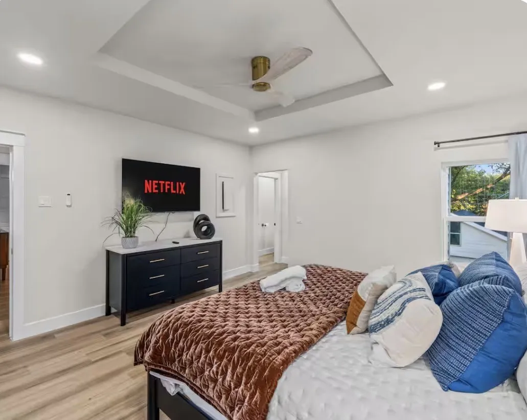 Single Family Residence For Rent in Dallas County , 1143 Kings Highway, Dallas, Texas 75208, 4 Bedroom, 3 Bathroom, 3 Garage spaces, 2,440 Sqft, built in 1913, Preowned, mls#21261187, Real Estate Agent in Dallas, Homes For Rent in Dallas county, Homes For Rent in Dallas, Realtor in Dallas Texas, Real Estate Brokerage Independent Realty Texas, Luminita Cordes Realtor