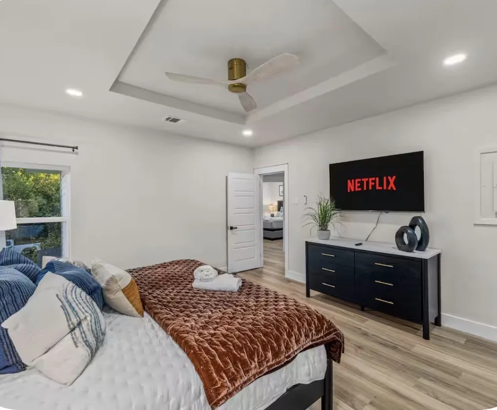 Single Family Residence For Rent in Dallas County , 1143 Kings Highway, Dallas, Texas 75208, 4 Bedroom, 3 Bathroom, 3 Garage spaces, 2,440 Sqft, built in 1913, Preowned, mls#21261187, Real Estate Agent in Dallas, Homes For Rent in Dallas county, Homes For Rent in Dallas, Realtor in Dallas Texas, Real Estate Brokerage Independent Realty Texas, Luminita Cordes Realtor