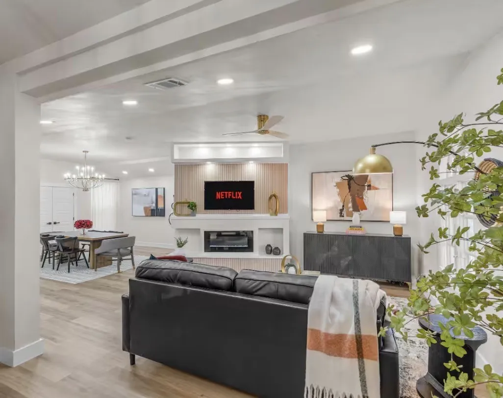 Single Family Residence For Rent in Dallas County , 1143 Kings Highway, Dallas, Texas 75208, 4 Bedroom, 3 Bathroom, 3 Garage spaces, 2,440 Sqft, built in 1913, Preowned, mls#21261187, Real Estate Agent in Dallas, Homes For Rent in Dallas county, Homes For Rent in Dallas, Realtor in Dallas Texas, Real Estate Brokerage Independent Realty Texas, Luminita Cordes Realtor
