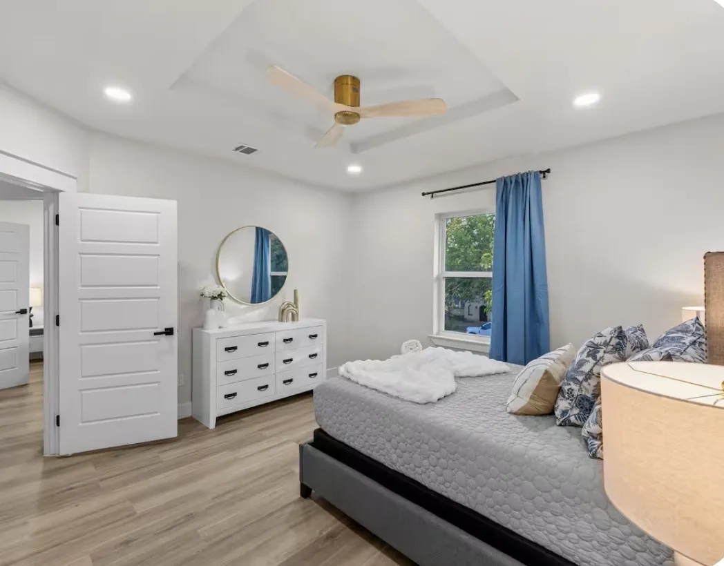 Single Family Residence For Rent in Dallas County , 1143 Kings Highway, Dallas, Texas 75208, 4 Bedroom, 3 Bathroom, 3 Garage spaces, 2,440 Sqft, built in 1913, Preowned, mls#21261187, Real Estate Agent in Dallas, Homes For Rent in Dallas county, Homes For Rent in Dallas, Realtor in Dallas Texas, Real Estate Brokerage Independent Realty Texas, Luminita Cordes Realtor