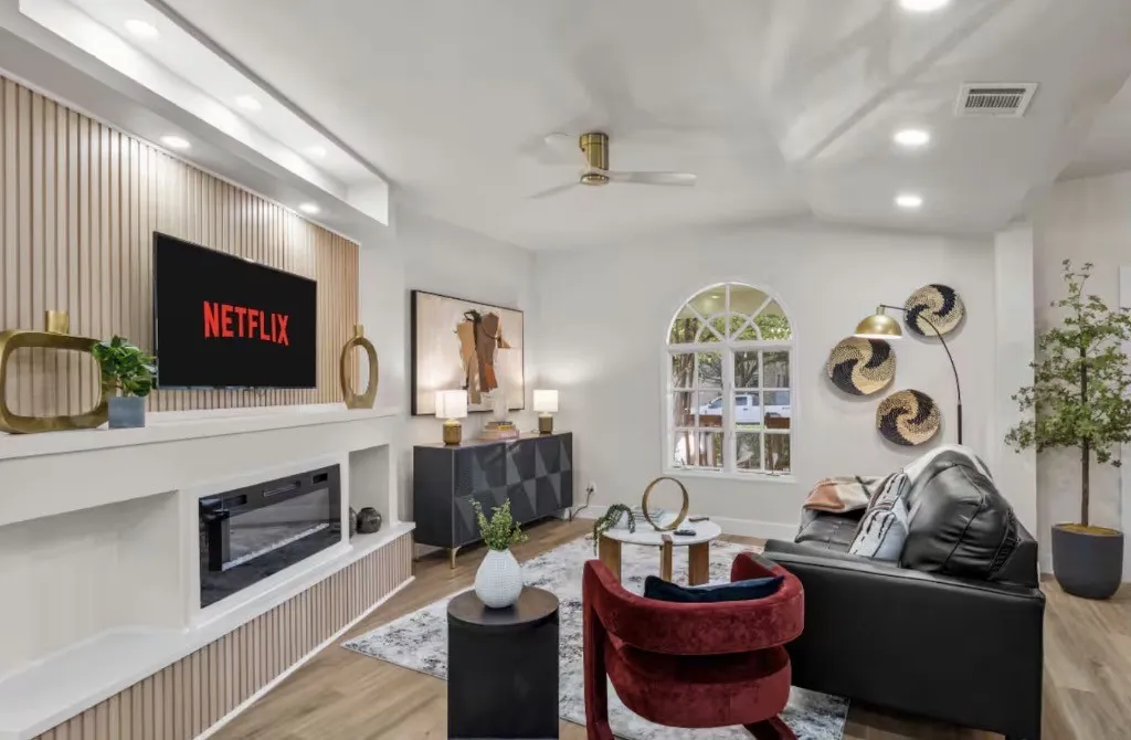 Single Family Residence For Rent in Dallas County , 1143 Kings Highway, Dallas, Texas 75208, 4 Bedroom, 3 Bathroom, 3 Garage spaces, 2,440 Sqft, built in 1913, Preowned, mls#21261187, Real Estate Agent in Dallas, Homes For Rent in Dallas county, Homes For Rent in Dallas, Realtor in Dallas Texas, Real Estate Brokerage Independent Realty Texas, Luminita Cordes Realtor