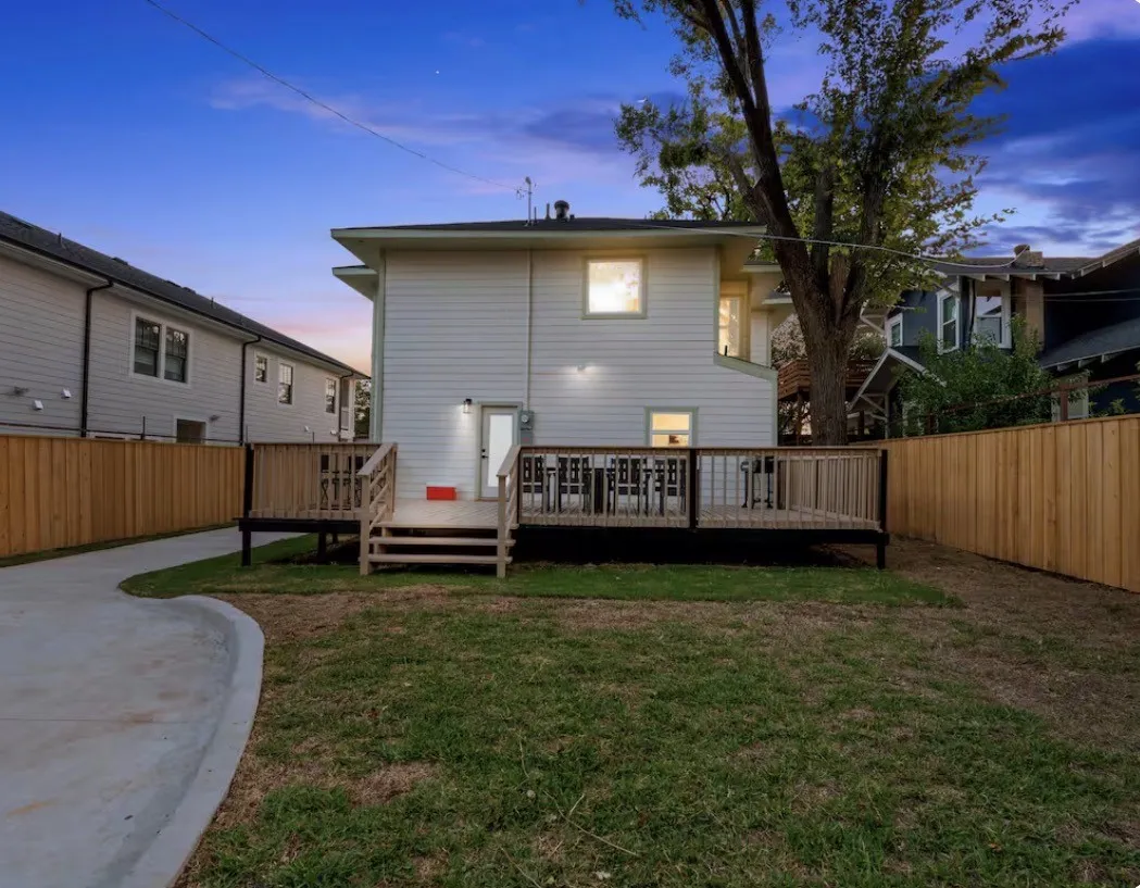 Single Family Residence For Rent in Dallas County , 1143 Kings Highway, Dallas, Texas 75208, 4 Bedroom, 3 Bathroom, 3 Garage spaces, 2,440 Sqft, built in 1913, Preowned, mls#21261187, Real Estate Agent in Dallas, Homes For Rent in Dallas county, Homes For Rent in Dallas, Realtor in Dallas Texas, Real Estate Brokerage Independent Realty Texas, Luminita Cordes Realtor