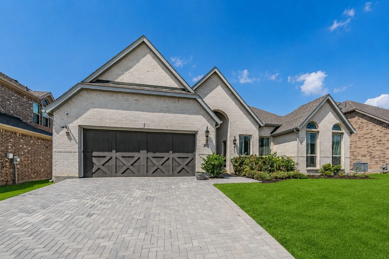 Single Family Residence For Sale in Denton County , 3205 Florence Drive, Corinth, Texas 76210, 3 Bedrooms, 3 Bathrooms, 2 Garage spaces, 2,858 Sqft, built in 2019, Price $575,000, mls#21262598, Real Estate Agent in Corinth, Homes For Sale in Denton county, Homes For Sale in Corinth, Realtor in Corinth Texas, Real Estate Brokerage Independent Realty Texas, Luminita Cordes Realtor
