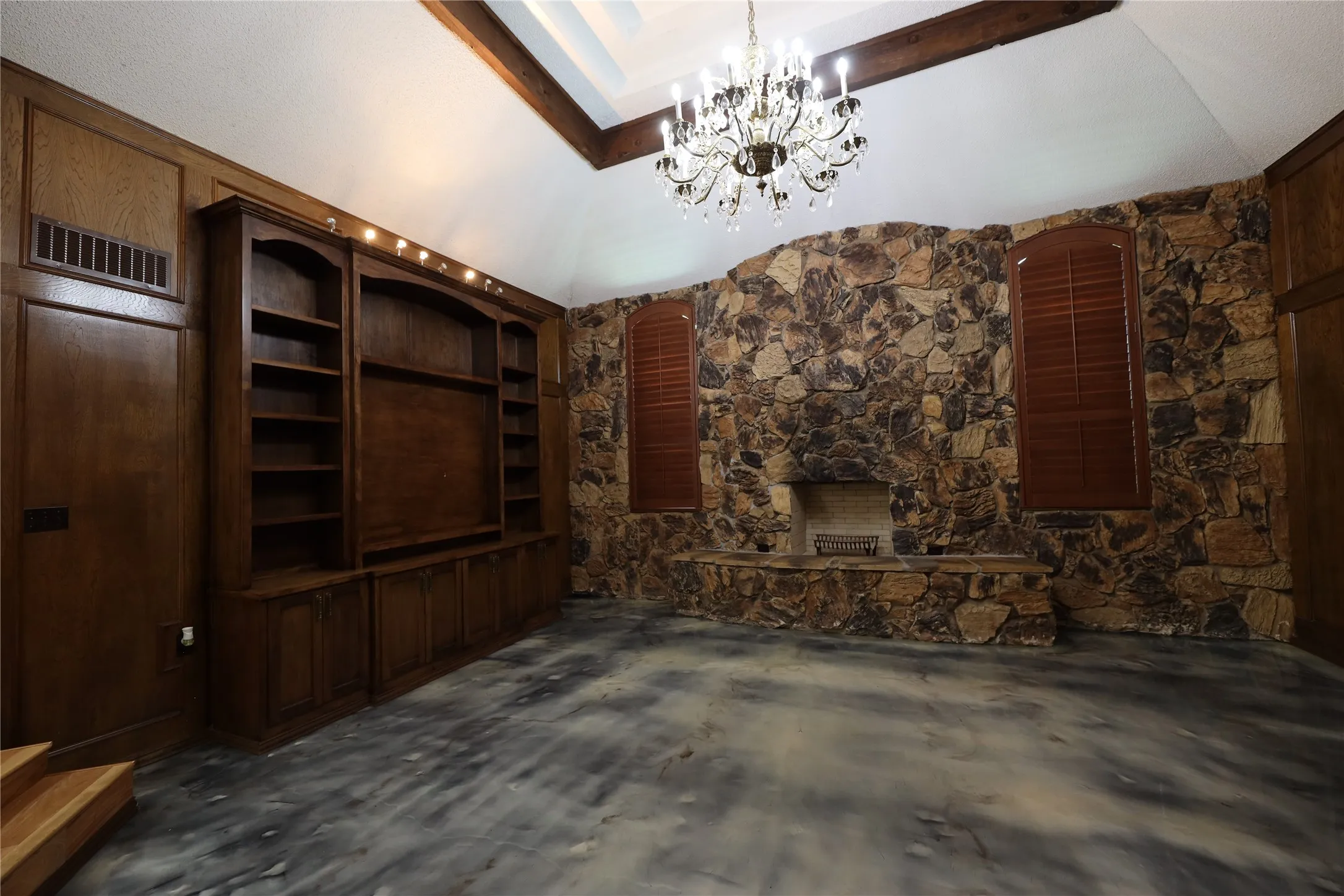 Stone accent wall with an integrated fireplace and hearth