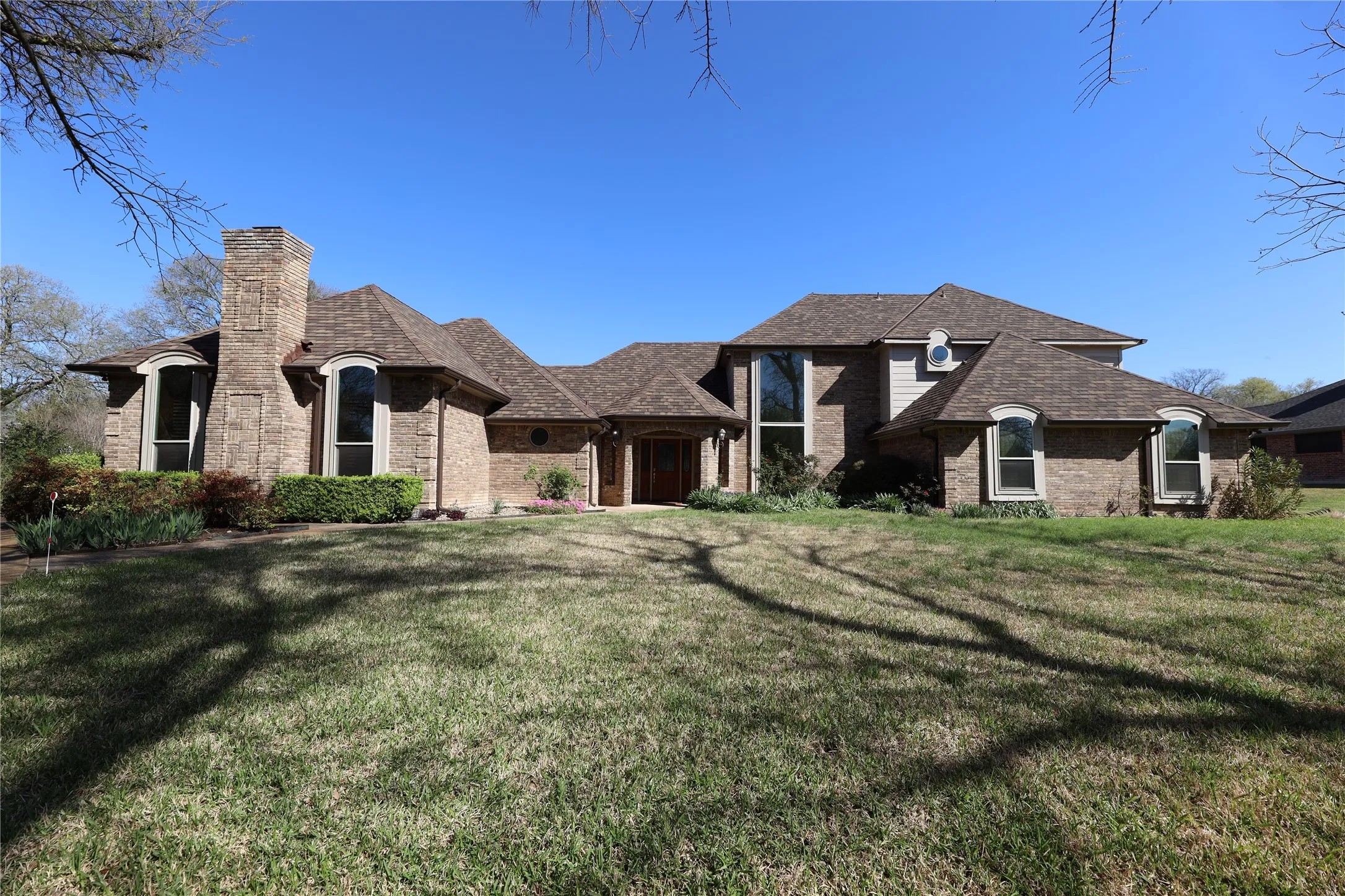 Single Family Residence For Sale in Ellis County , 907 Red Oak Creek Drive, Ovilla, Texas 75154, 4 Bedrooms, 5 Bathrooms, 2 Garage spaces, 3,946 Sqft, built in 1985, Preowned, Price $799,000, mls#21253761, Real Estate Agent in Ovilla, Homes For Sale in Ellis county, Homes For Sale in Ovilla, Realtor in Ovilla Texas, Real Estate Brokerage Independent Realty Texas, Luminita Cordes Realtor