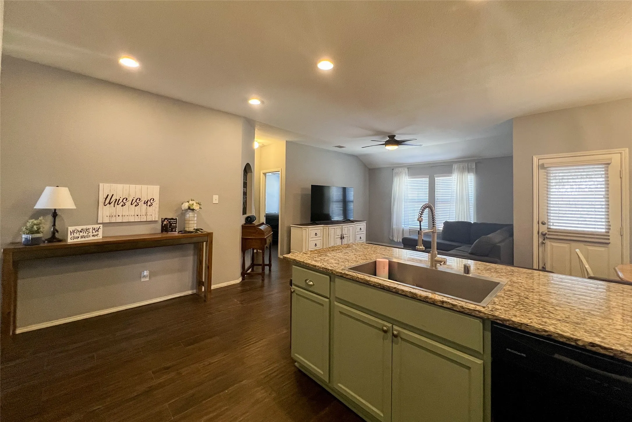Single Family Residence For Rent in Rockwall County , 2313 Carrier Drive, Fate, Texas 75189, 4 Bedroom, 2 Bathroom, 2 Garage spaces, 1,561 Sqft, built in 2017, Preowned, mls#21262629, Real Estate Agent in Fate, Homes For Rent in Rockwall county, Homes For Rent in Fate, Realtor in Fate Texas, Real Estate Brokerage Independent Realty Texas, Luminita Cordes Realtor