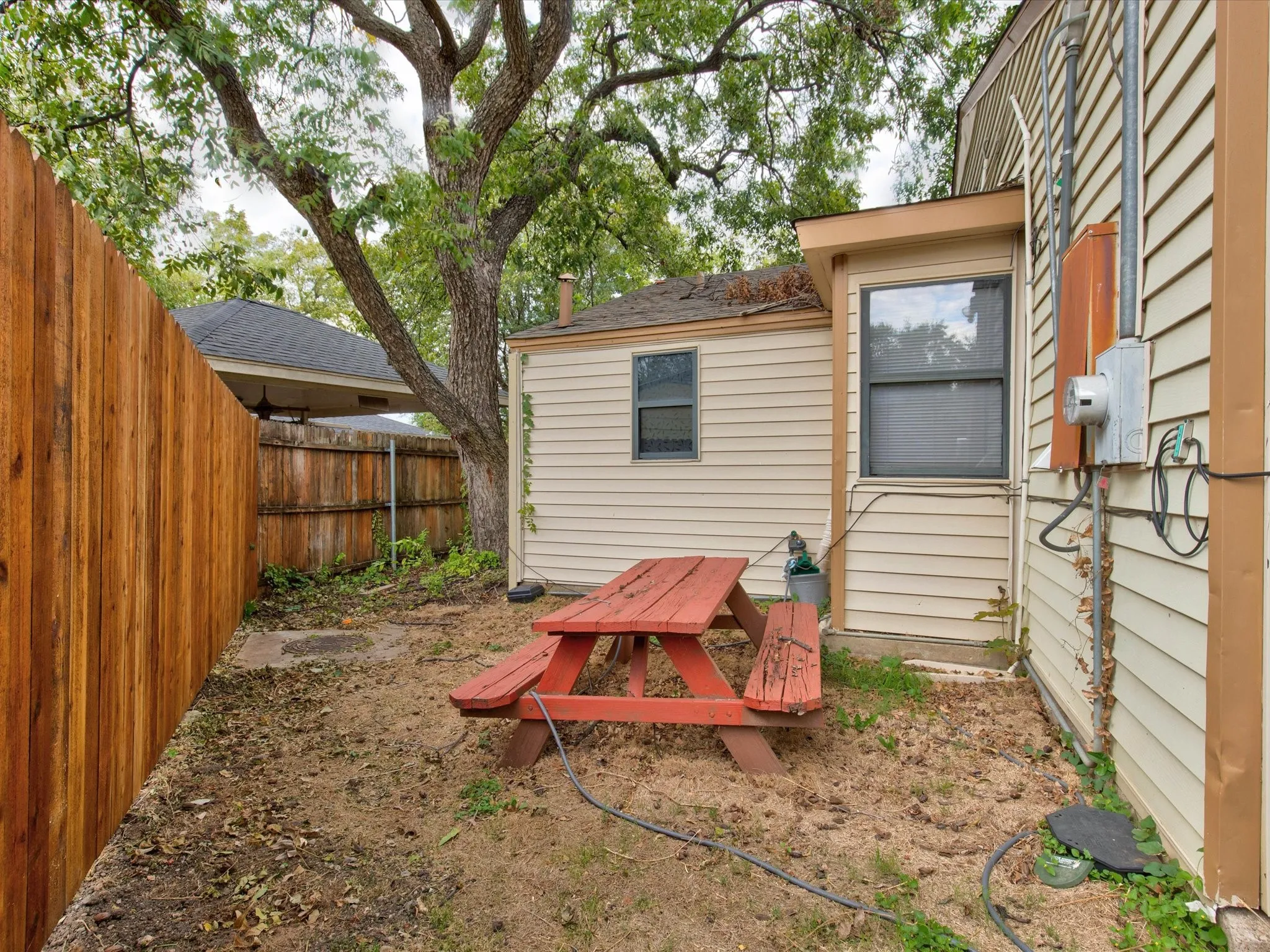 Single Family Residence For Rent in Tarrant County , 2801 W Biddison Street, Fort Worth, Texas 76109, 5 Bedroom, 2 Bathroom, Garage spaces, 2,030 Sqft, built in 1947, Preowned, mls#21259945, Real Estate Agent in Fort Worth, Homes For Rent in Tarrant county, Homes For Rent in Fort Worth, Realtor in Fort Worth Texas, Real Estate Brokerage Independent Realty Texas, Luminita Cordes Realtor