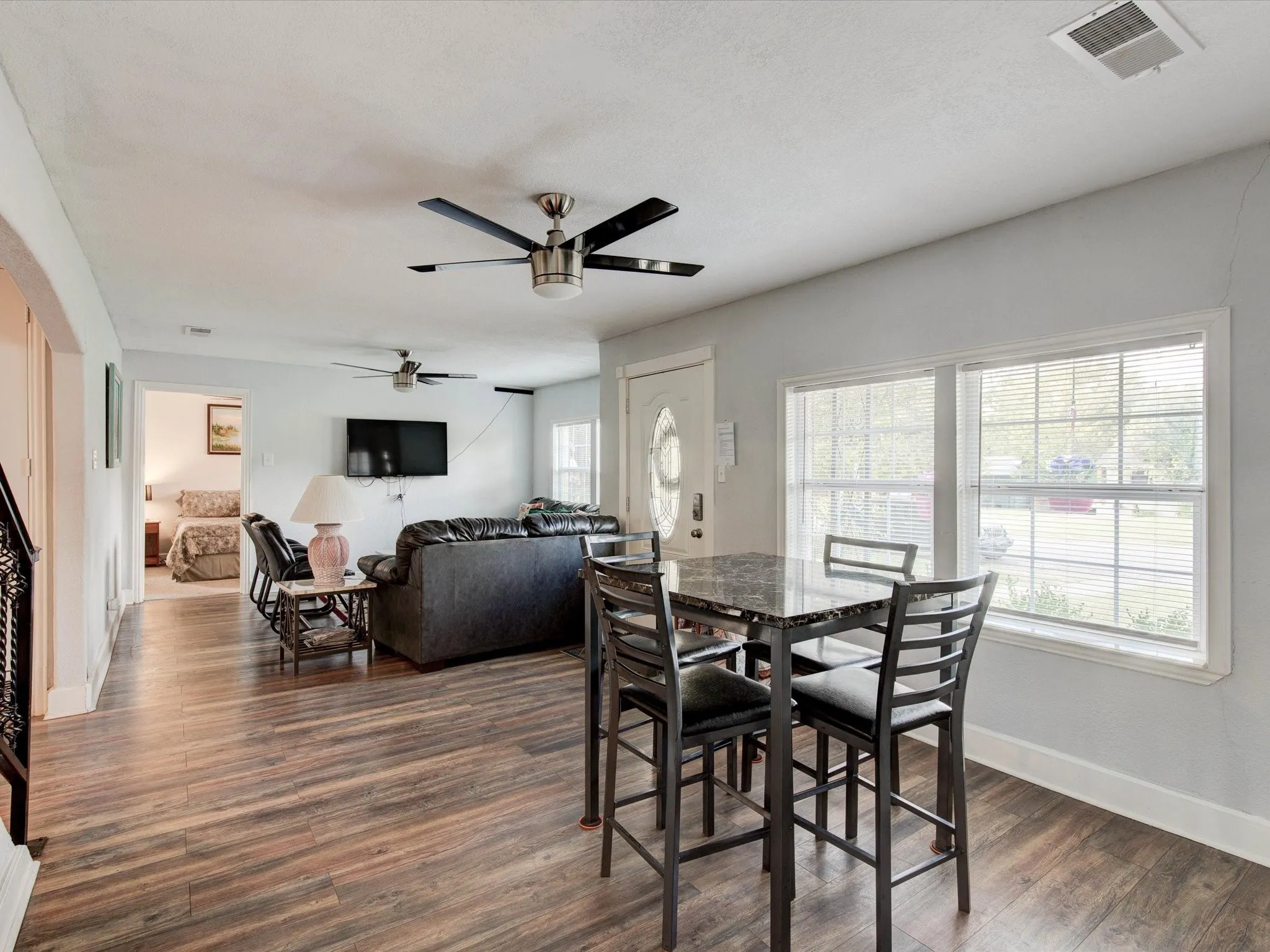 Single Family Residence For Rent in Tarrant County , 2801 W Biddison Street, Fort Worth, Texas 76109, 5 Bedroom, 2 Bathroom, Garage spaces, 2,030 Sqft, built in 1947, Preowned, mls#21259945, Real Estate Agent in Fort Worth, Homes For Rent in Tarrant county, Homes For Rent in Fort Worth, Realtor in Fort Worth Texas, Real Estate Brokerage Independent Realty Texas, Luminita Cordes Realtor