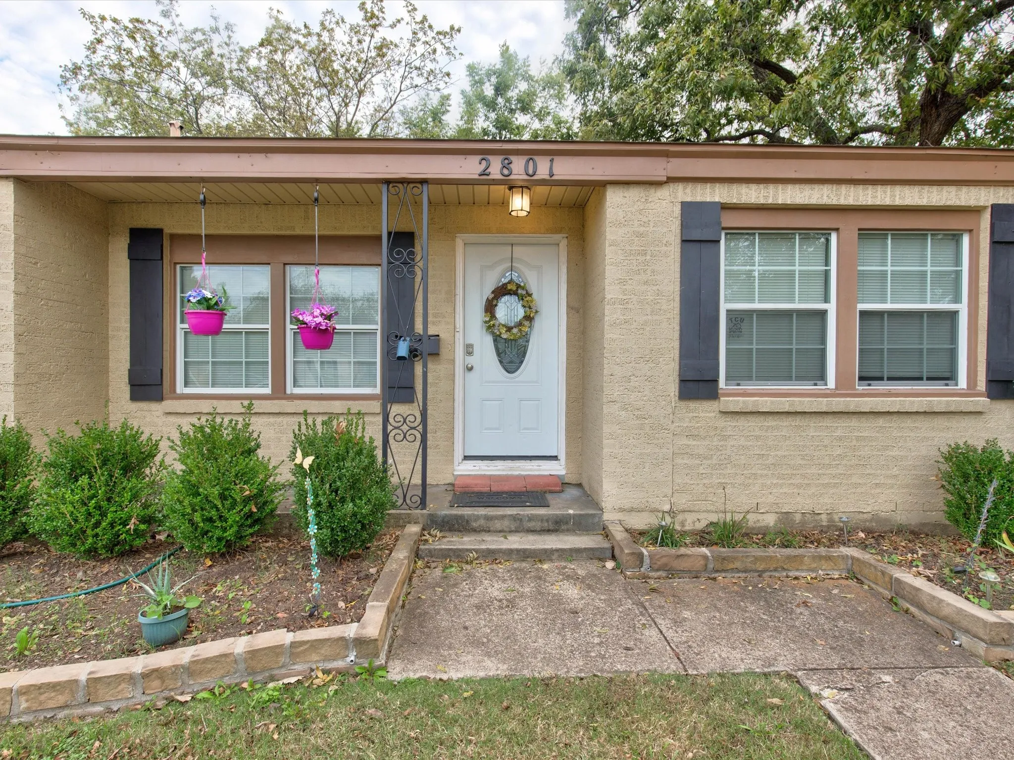 Single Family Residence For Rent in Tarrant County , 2801 W Biddison Street, Fort Worth, Texas 76109, 5 Bedroom, 2 Bathroom, Garage spaces, 2,030 Sqft, built in 1947, Preowned, mls#21259945, Real Estate Agent in Fort Worth, Homes For Rent in Tarrant county, Homes For Rent in Fort Worth, Realtor in Fort Worth Texas, Real Estate Brokerage Independent Realty Texas, Luminita Cordes Realtor