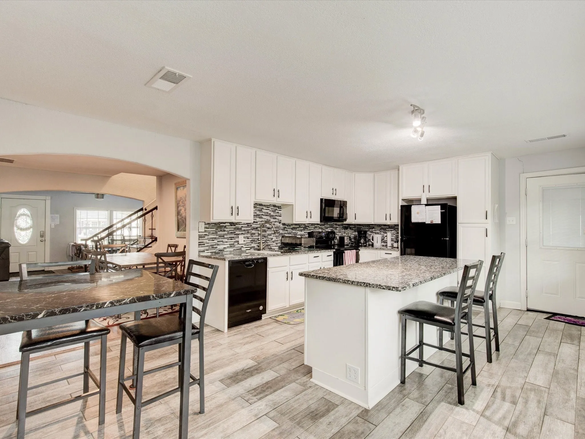 Single Family Residence For Rent in Tarrant County , 2801 W Biddison Street, Fort Worth, Texas 76109, 5 Bedroom, 2 Bathroom, Garage spaces, 2,030 Sqft, built in 1947, Preowned, mls#21259945, Real Estate Agent in Fort Worth, Homes For Rent in Tarrant county, Homes For Rent in Fort Worth, Realtor in Fort Worth Texas, Real Estate Brokerage Independent Realty Texas, Luminita Cordes Realtor