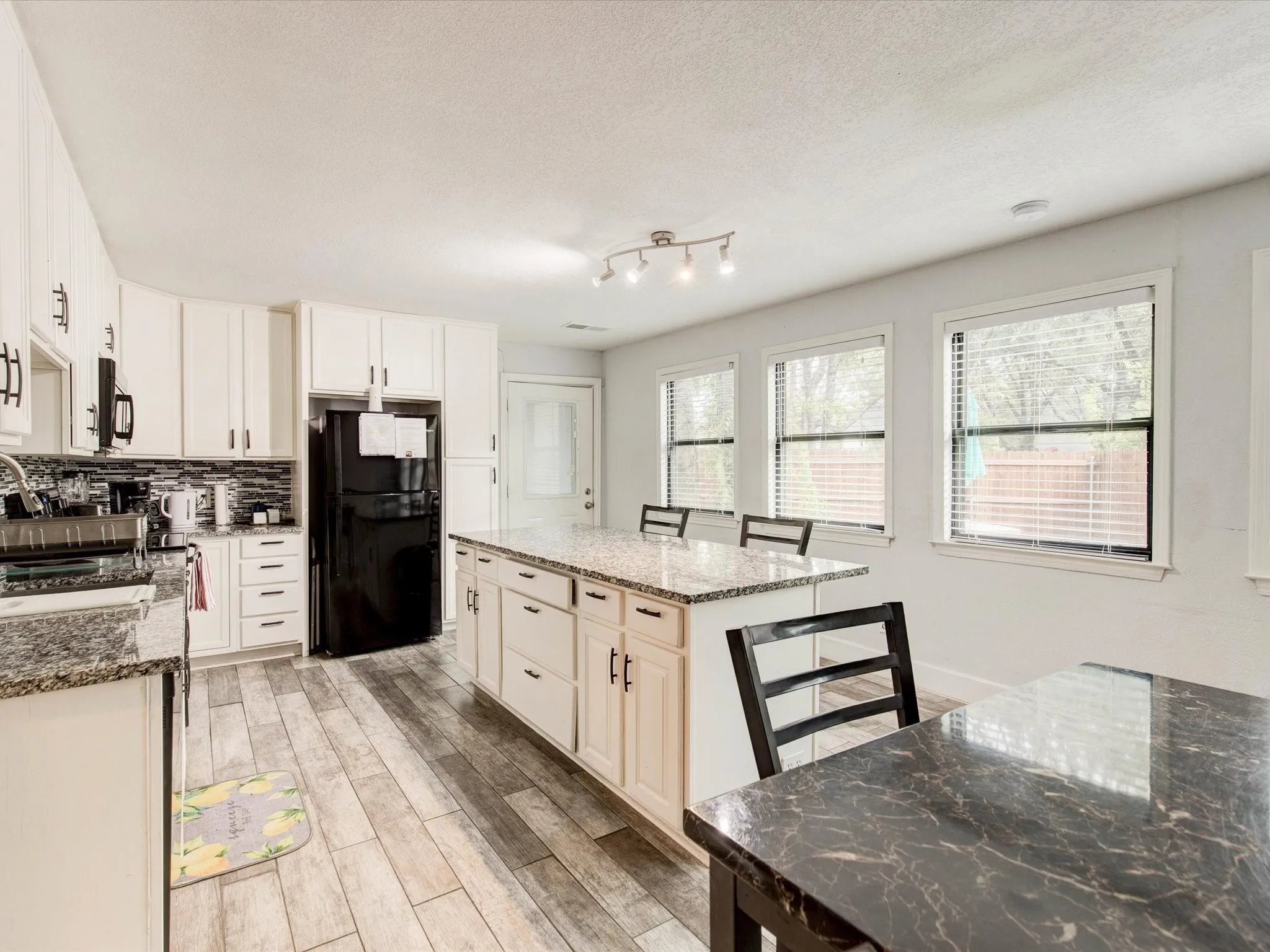 Single Family Residence For Rent in Tarrant County , 2801 W Biddison Street, Fort Worth, Texas 76109, 5 Bedroom, 2 Bathroom, Garage spaces, 2,030 Sqft, built in 1947, Preowned, mls#21259945, Real Estate Agent in Fort Worth, Homes For Rent in Tarrant county, Homes For Rent in Fort Worth, Realtor in Fort Worth Texas, Real Estate Brokerage Independent Realty Texas, Luminita Cordes Realtor