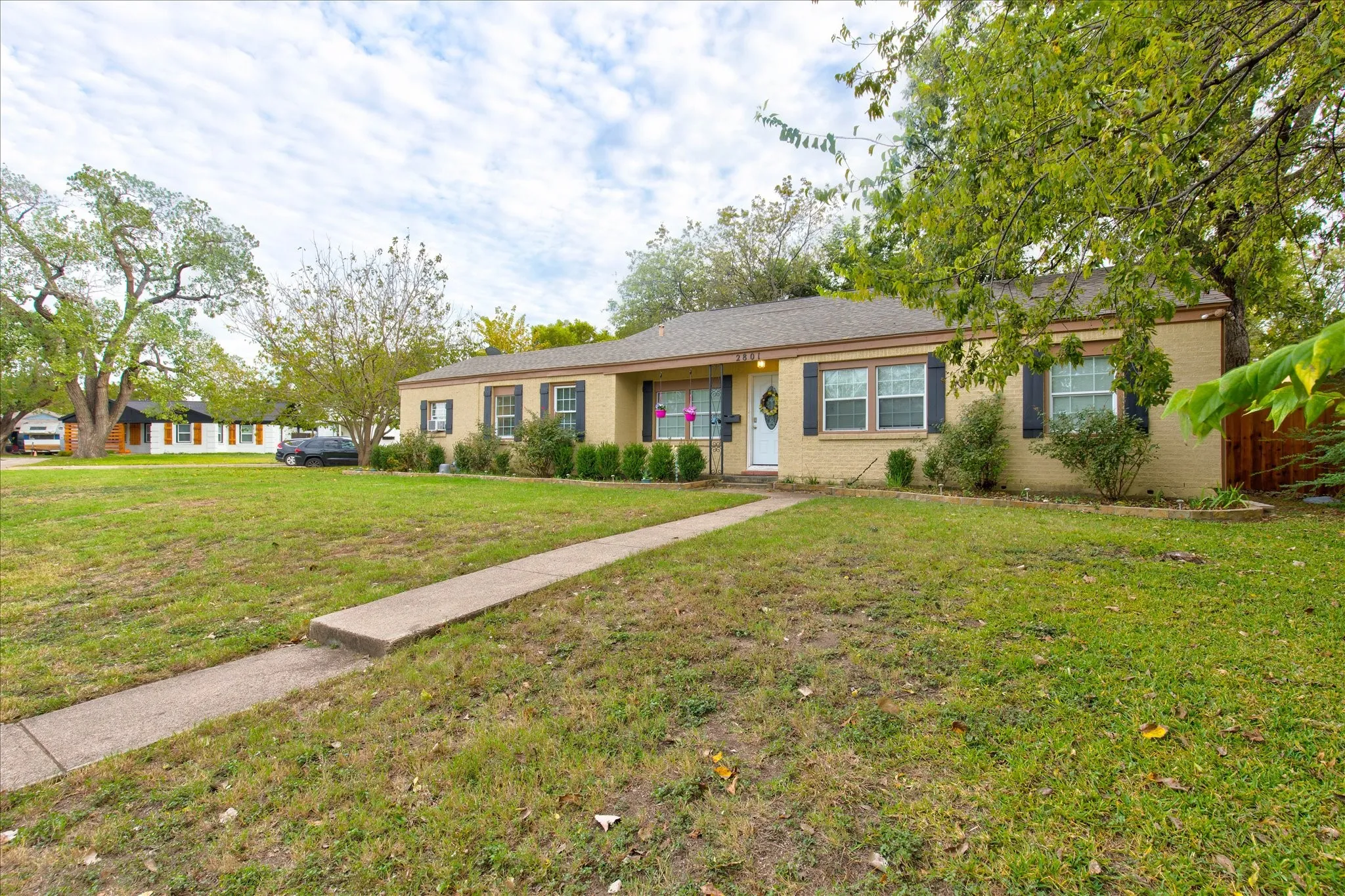 Single Family Residence For Rent in Tarrant County , 2801 W Biddison Street, Fort Worth, Texas 76109, 5 Bedroom, 2 Bathroom, Garage spaces, 2,030 Sqft, built in 1947, Preowned, mls#21259945, Real Estate Agent in Fort Worth, Homes For Rent in Tarrant county, Homes For Rent in Fort Worth, Realtor in Fort Worth Texas, Real Estate Brokerage Independent Realty Texas, Luminita Cordes Realtor
