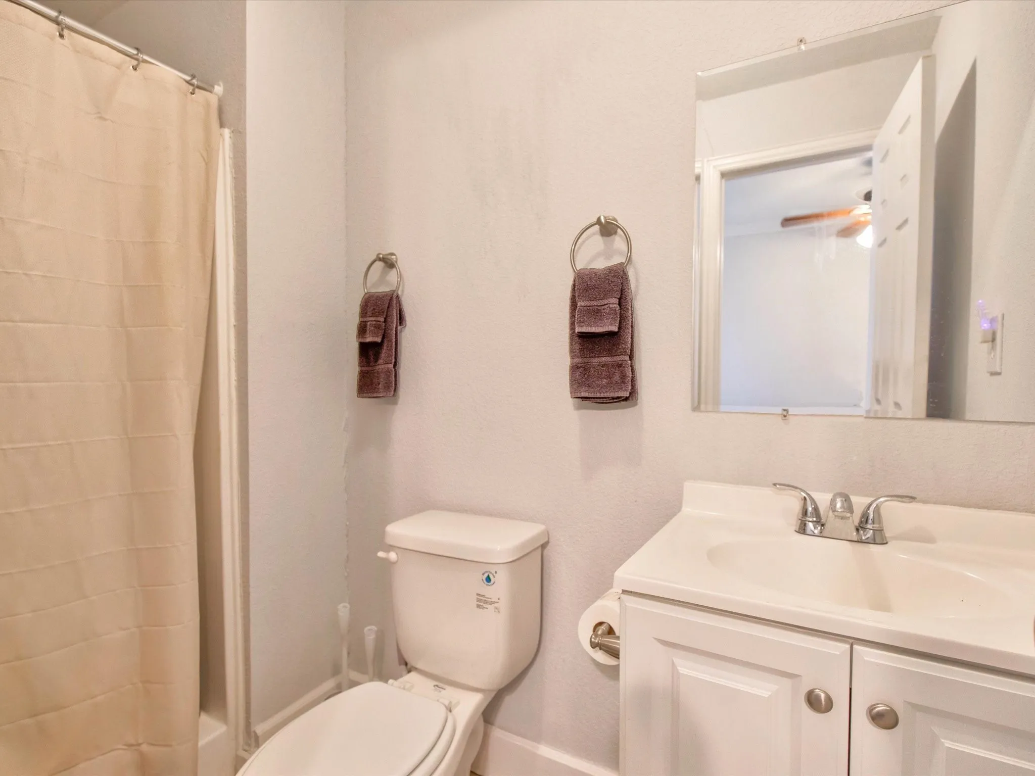 Single Family Residence For Rent in Tarrant County , 2801 W Biddison Street, Fort Worth, Texas 76109, 5 Bedroom, 2 Bathroom, Garage spaces, 2,030 Sqft, built in 1947, Preowned, mls#21259945, Real Estate Agent in Fort Worth, Homes For Rent in Tarrant county, Homes For Rent in Fort Worth, Realtor in Fort Worth Texas, Real Estate Brokerage Independent Realty Texas, Luminita Cordes Realtor
