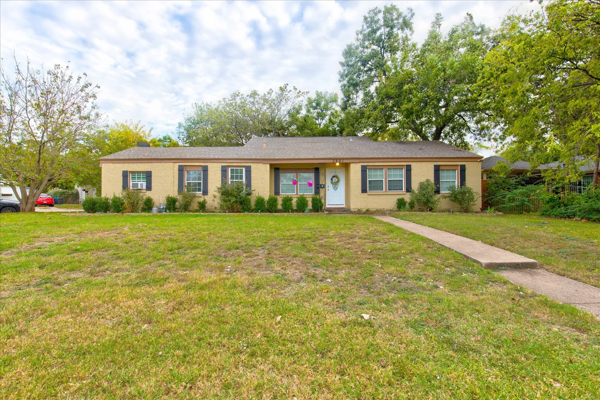 Single Family Residence For Rent in Tarrant County , 2801 W Biddison Street, Fort Worth, Texas 76109, 5 Bedroom, 2 Bathroom, Garage spaces, 2,030 Sqft, built in 1947, Preowned, mls#21259945, Real Estate Agent in Fort Worth, Homes For Rent in Tarrant county, Homes For Rent in Fort Worth, Realtor in Fort Worth Texas, Real Estate Brokerage Independent Realty Texas, Luminita Cordes Realtor