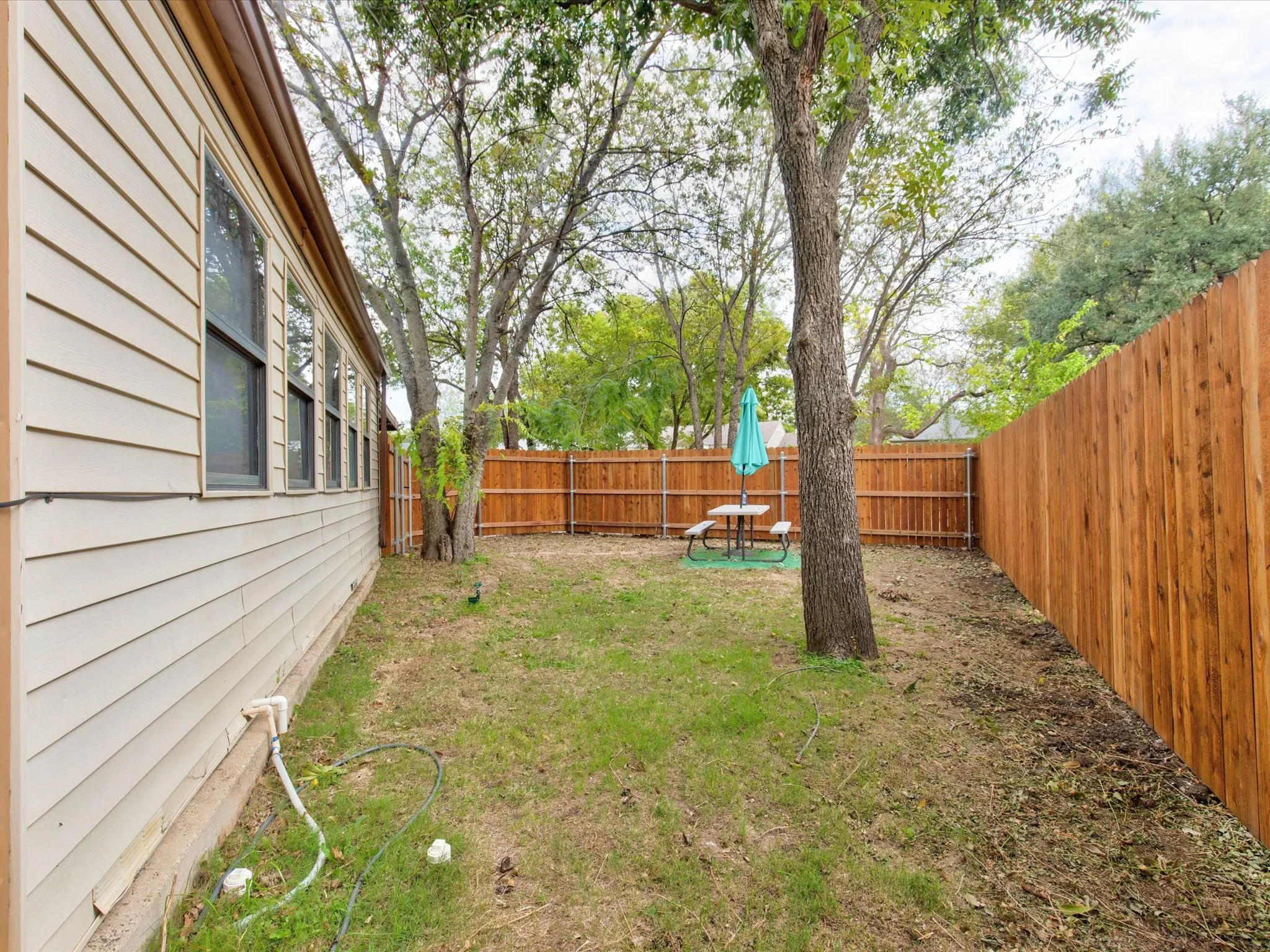 Single Family Residence For Rent in Tarrant County , 2801 W Biddison Street, Fort Worth, Texas 76109, 5 Bedroom, 2 Bathroom, Garage spaces, 2,030 Sqft, built in 1947, Preowned, mls#21259945, Real Estate Agent in Fort Worth, Homes For Rent in Tarrant county, Homes For Rent in Fort Worth, Realtor in Fort Worth Texas, Real Estate Brokerage Independent Realty Texas, Luminita Cordes Realtor
