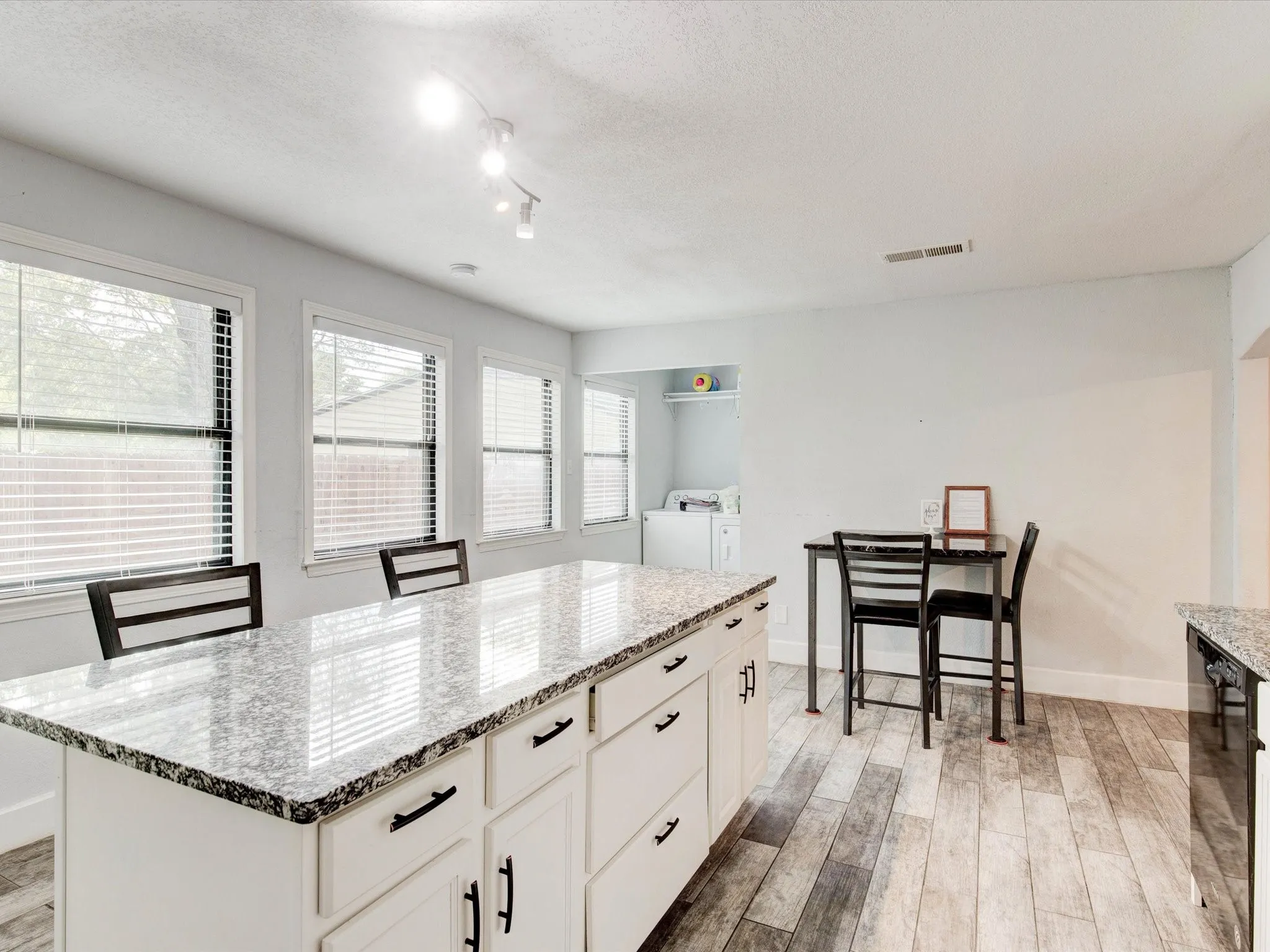 Single Family Residence For Rent in Tarrant County , 2801 W Biddison Street, Fort Worth, Texas 76109, 5 Bedroom, 2 Bathroom, Garage spaces, 2,030 Sqft, built in 1947, Preowned, mls#21259945, Real Estate Agent in Fort Worth, Homes For Rent in Tarrant county, Homes For Rent in Fort Worth, Realtor in Fort Worth Texas, Real Estate Brokerage Independent Realty Texas, Luminita Cordes Realtor