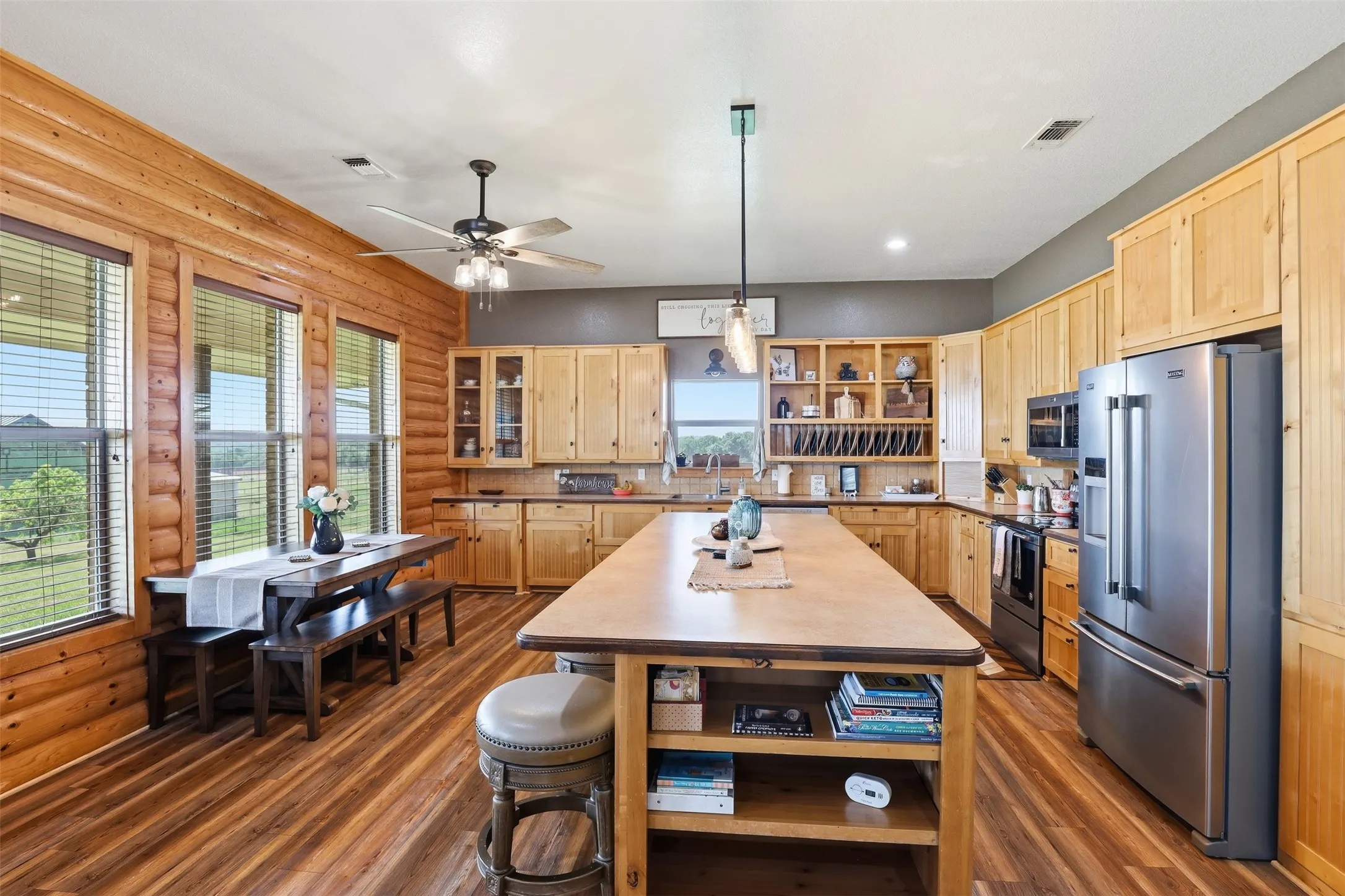 Single Family Residence For Sale in Parker County , 3517 Ethan Court, Weatherford, Texas 76088, 3 Bedroom, 2 Bathroom, 2 Garage spaces, 2,242 Sqft, built in 2006, mls#21262672, Real Estate Agent in Weatherford, Homes For Sale in Parker county, Homes For Sale in Weatherford, Realtor in Weatherford Texas, Real Estate Brokerage Independent Realty Texas, Luminita Cordes Realtor