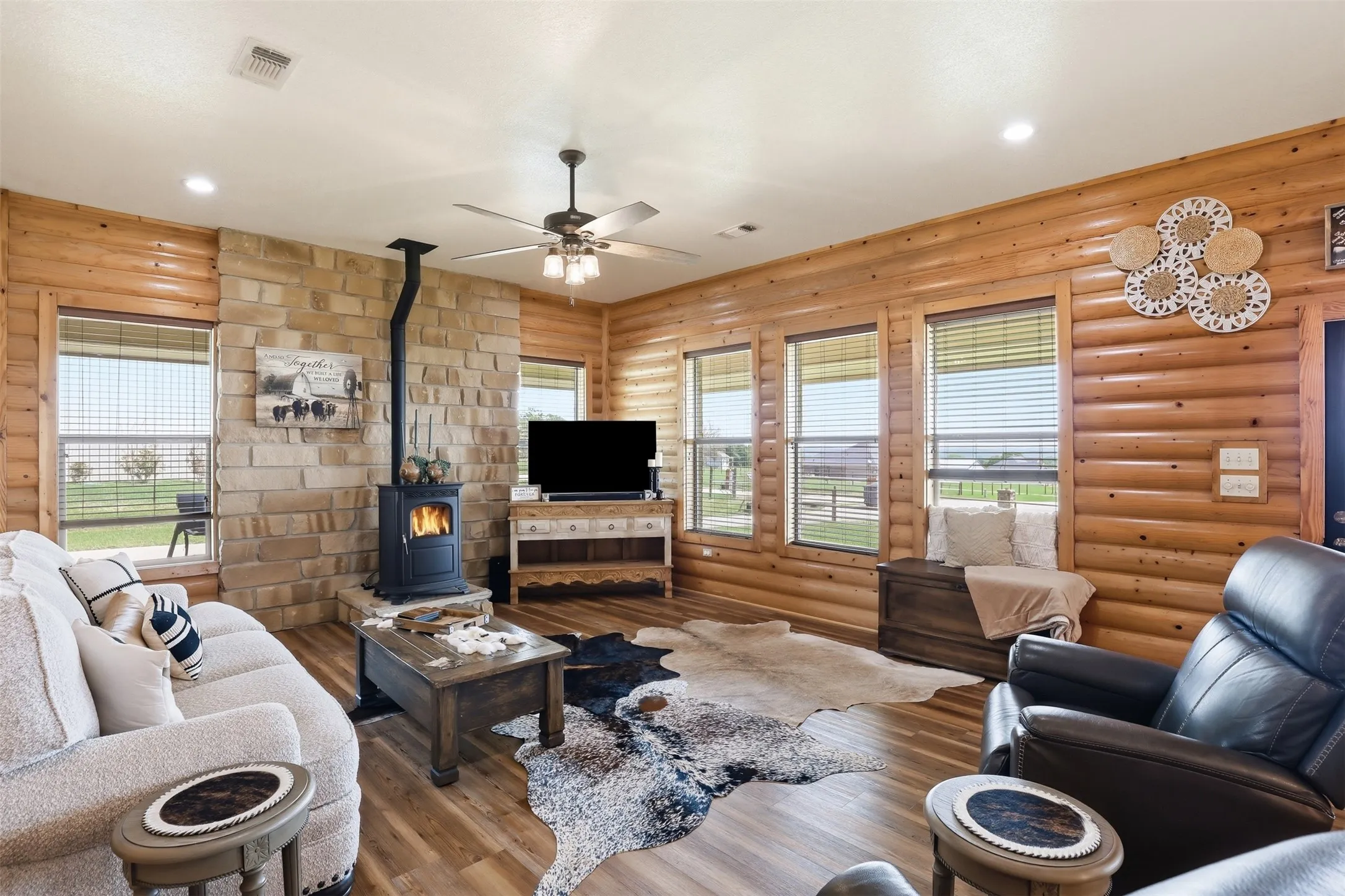 Single Family Residence For Sale in Parker County , 3517 Ethan Court, Weatherford, Texas 76088, 3 Bedroom, 2 Bathroom, 2 Garage spaces, 2,242 Sqft, built in 2006, mls#21262672, Real Estate Agent in Weatherford, Homes For Sale in Parker county, Homes For Sale in Weatherford, Realtor in Weatherford Texas, Real Estate Brokerage Independent Realty Texas, Luminita Cordes Realtor