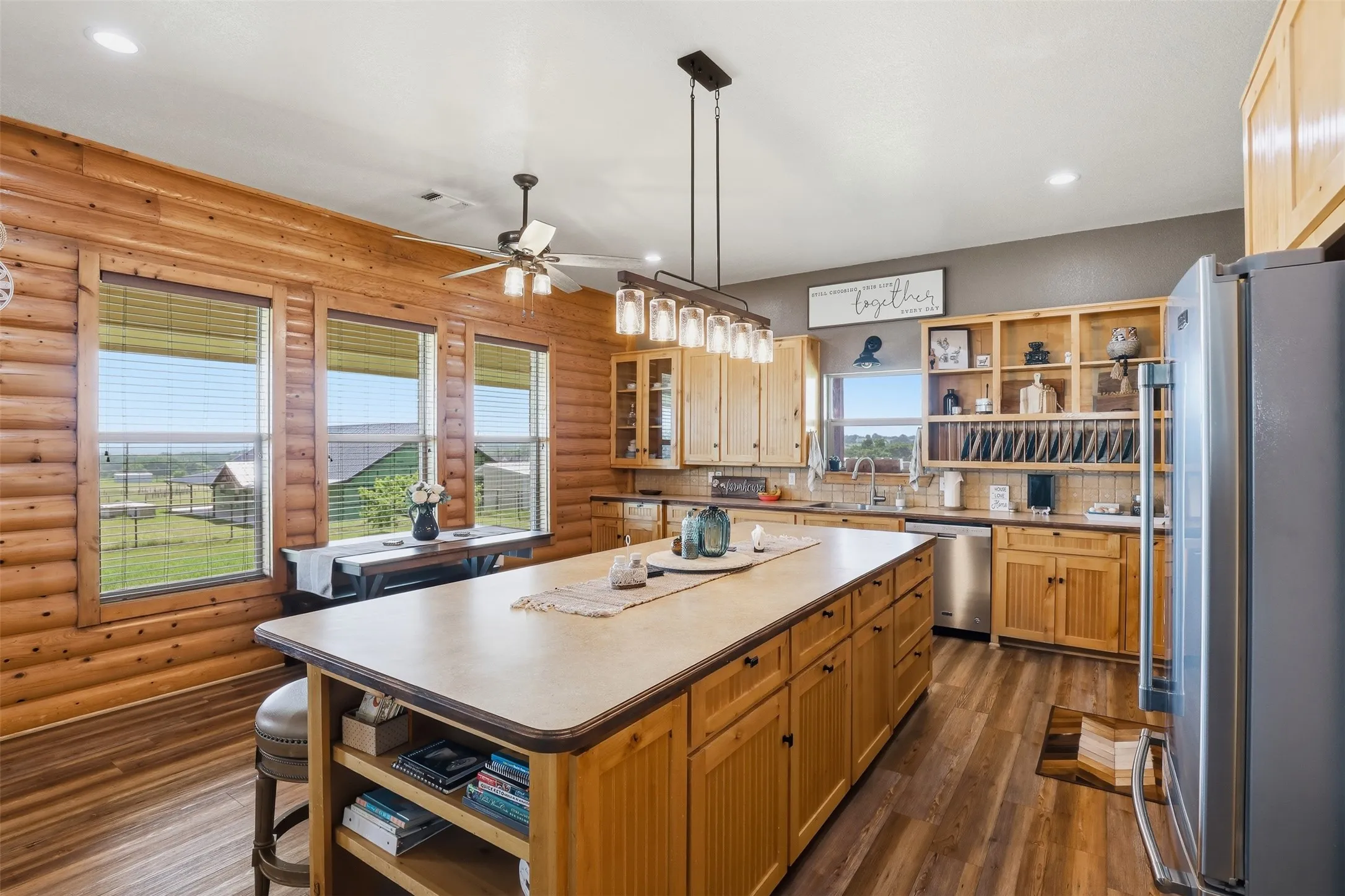 Single Family Residence For Sale in Parker County , 3517 Ethan Court, Weatherford, Texas 76088, 3 Bedroom, 2 Bathroom, 2 Garage spaces, 2,242 Sqft, built in 2006, mls#21262672, Real Estate Agent in Weatherford, Homes For Sale in Parker county, Homes For Sale in Weatherford, Realtor in Weatherford Texas, Real Estate Brokerage Independent Realty Texas, Luminita Cordes Realtor