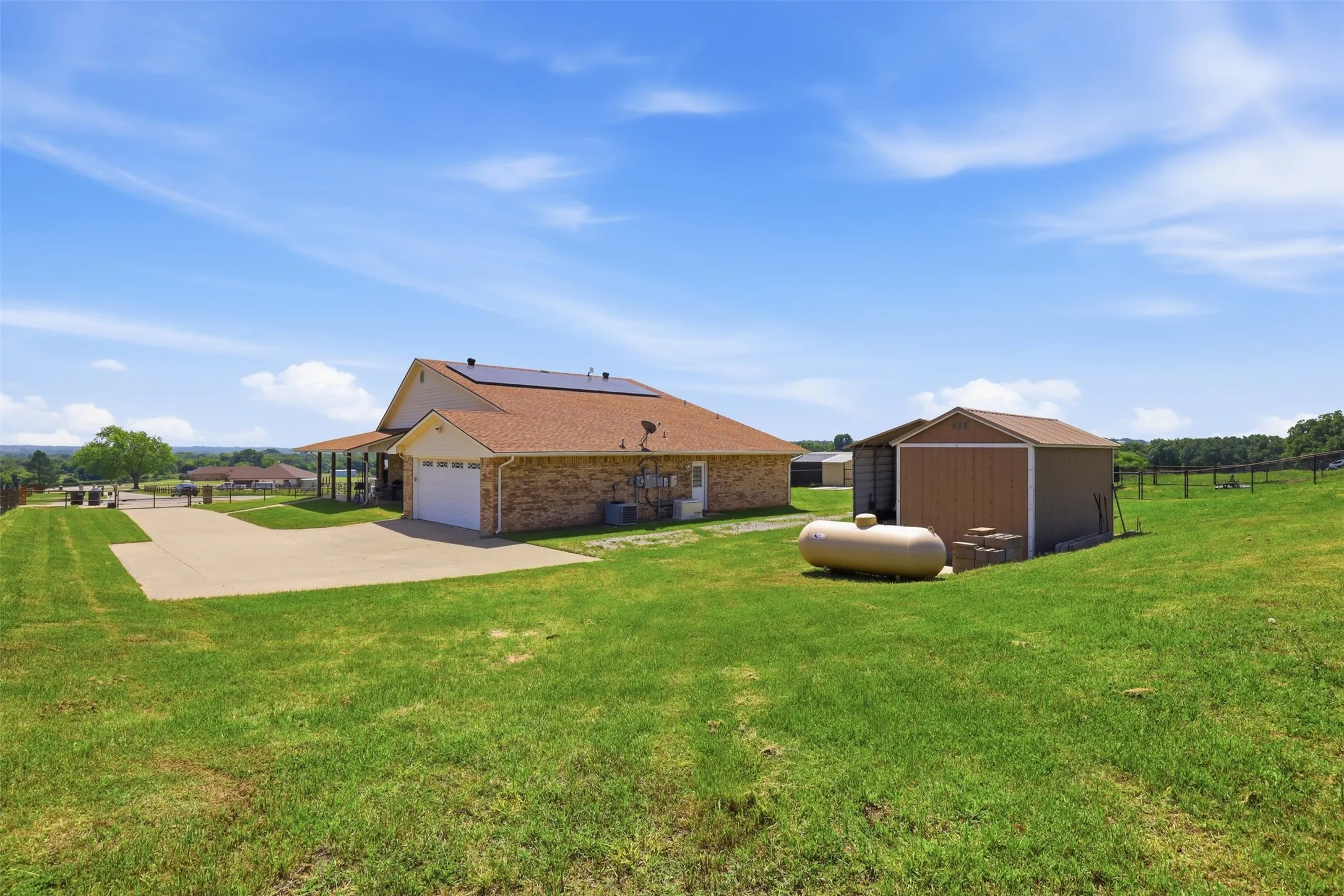 Single Family Residence For Sale in Parker County , 3517 Ethan Court, Weatherford, Texas 76088, 3 Bedroom, 2 Bathroom, 2 Garage spaces, 2,242 Sqft, built in 2006, mls#21262672, Real Estate Agent in Weatherford, Homes For Sale in Parker county, Homes For Sale in Weatherford, Realtor in Weatherford Texas, Real Estate Brokerage Independent Realty Texas, Luminita Cordes Realtor