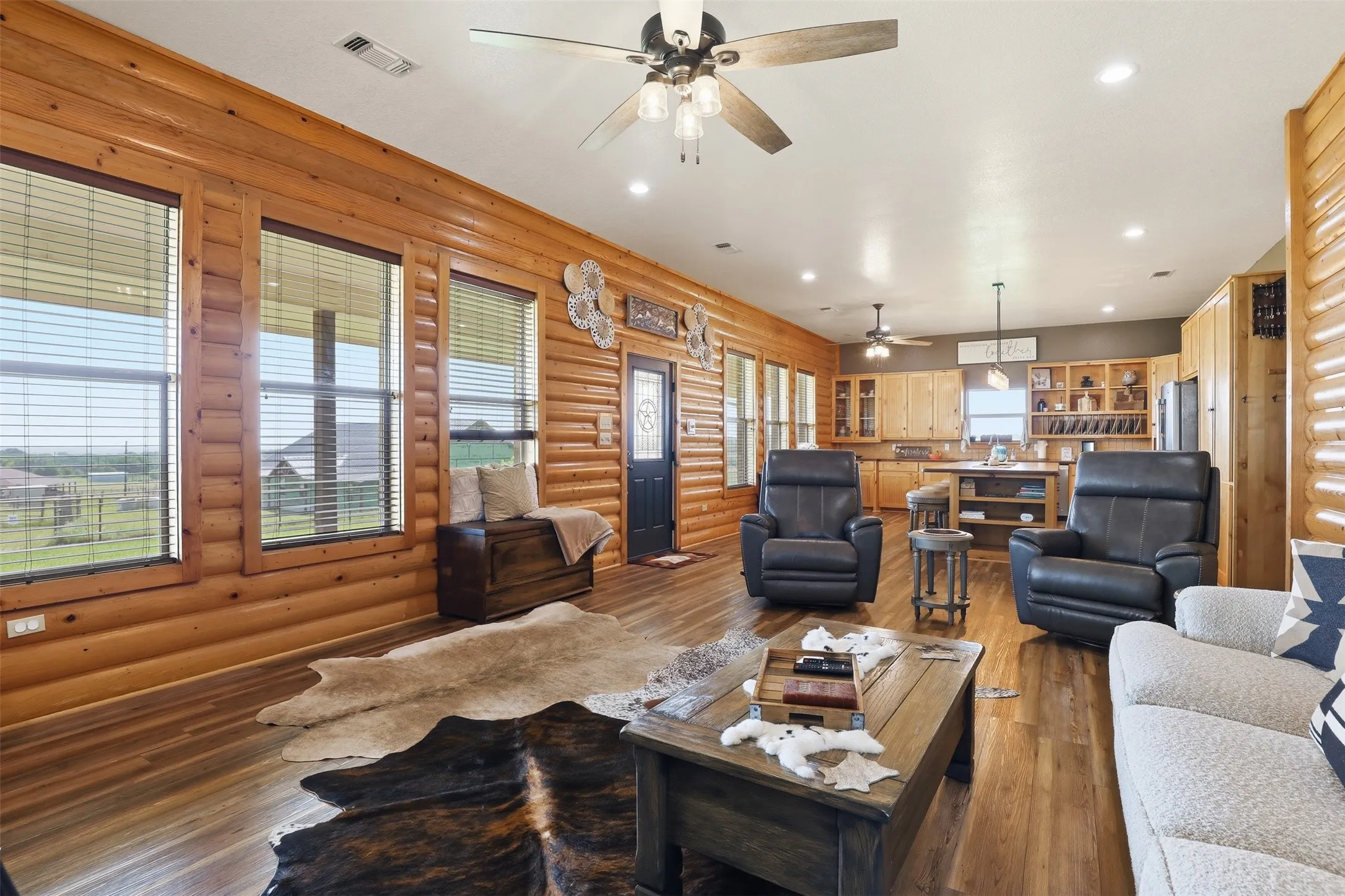 Single Family Residence For Sale in Parker County , 3517 Ethan Court, Weatherford, Texas 76088, 3 Bedroom, 2 Bathroom, 2 Garage spaces, 2,242 Sqft, built in 2006, mls#21262672, Real Estate Agent in Weatherford, Homes For Sale in Parker county, Homes For Sale in Weatherford, Realtor in Weatherford Texas, Real Estate Brokerage Independent Realty Texas, Luminita Cordes Realtor