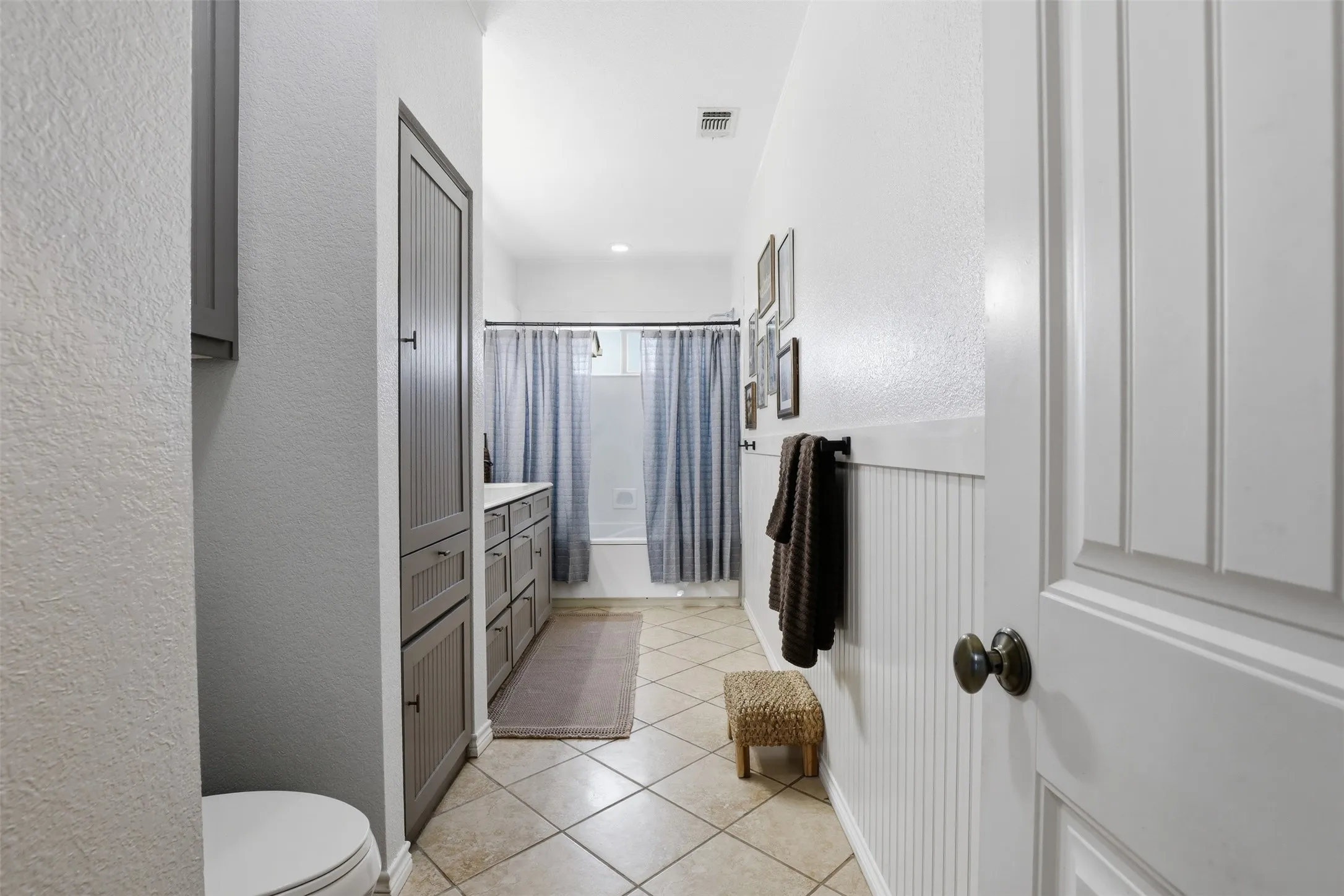 Single Family Residence For Sale in Parker County , 3517 Ethan Court, Weatherford, Texas 76088, 3 Bedroom, 2 Bathroom, 2 Garage spaces, 2,242 Sqft, built in 2006, mls#21262672, Real Estate Agent in Weatherford, Homes For Sale in Parker county, Homes For Sale in Weatherford, Realtor in Weatherford Texas, Real Estate Brokerage Independent Realty Texas, Luminita Cordes Realtor