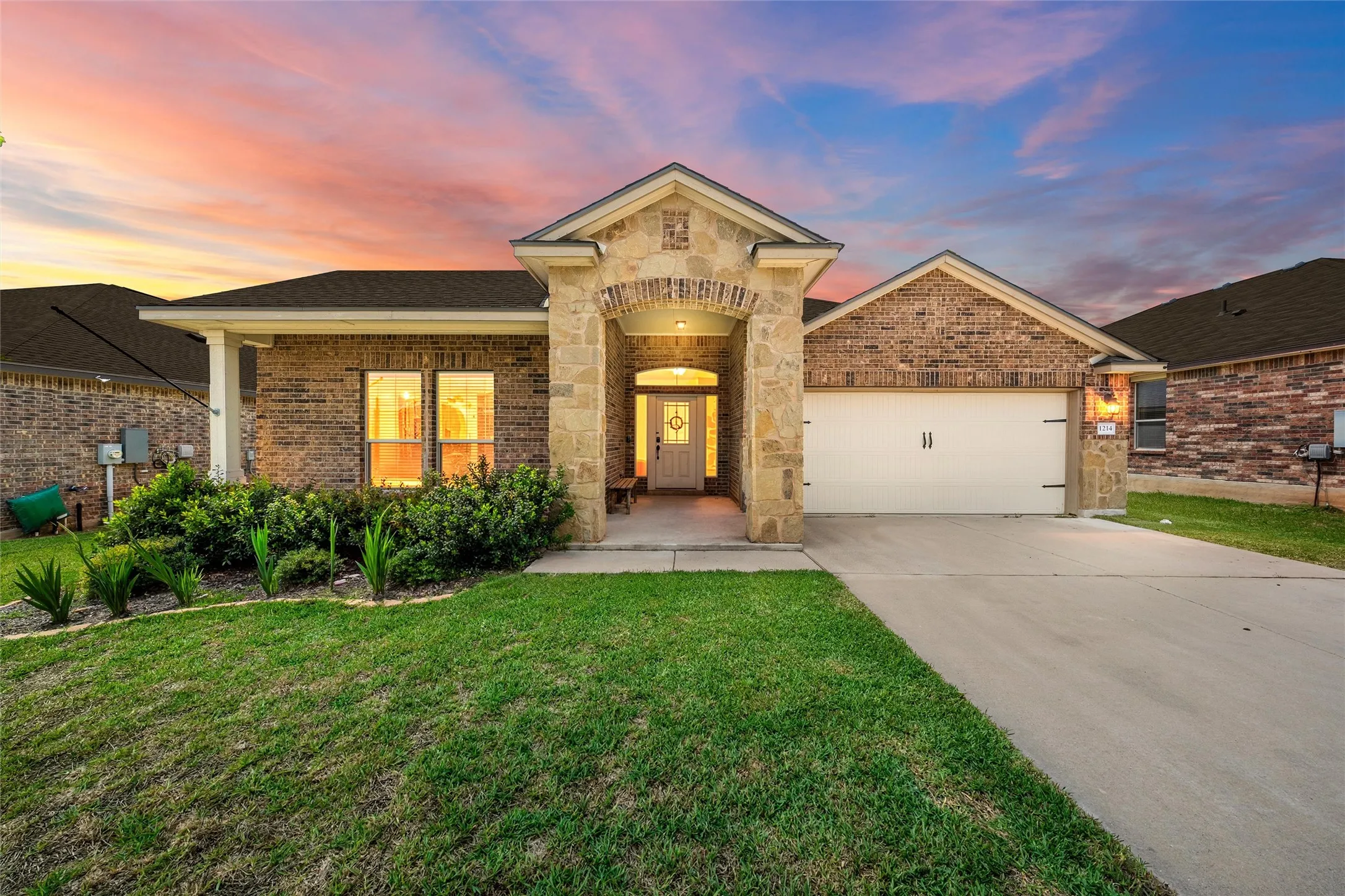 Single Family Residence For Sale in Bell County , 1214 Iron Glen Drive, Temple, Texas 76502, 3 Bedroom, 2 Bathroom, 2 Garage spaces, 2,331 Sqft, built in 2018, mls#21262700, Real Estate Agent in Temple, Homes For Sale in Bell county, Homes For Sale in Temple, Realtor in Temple Texas, Real Estate Brokerage Independent Realty Texas, Luminita Cordes Realtor