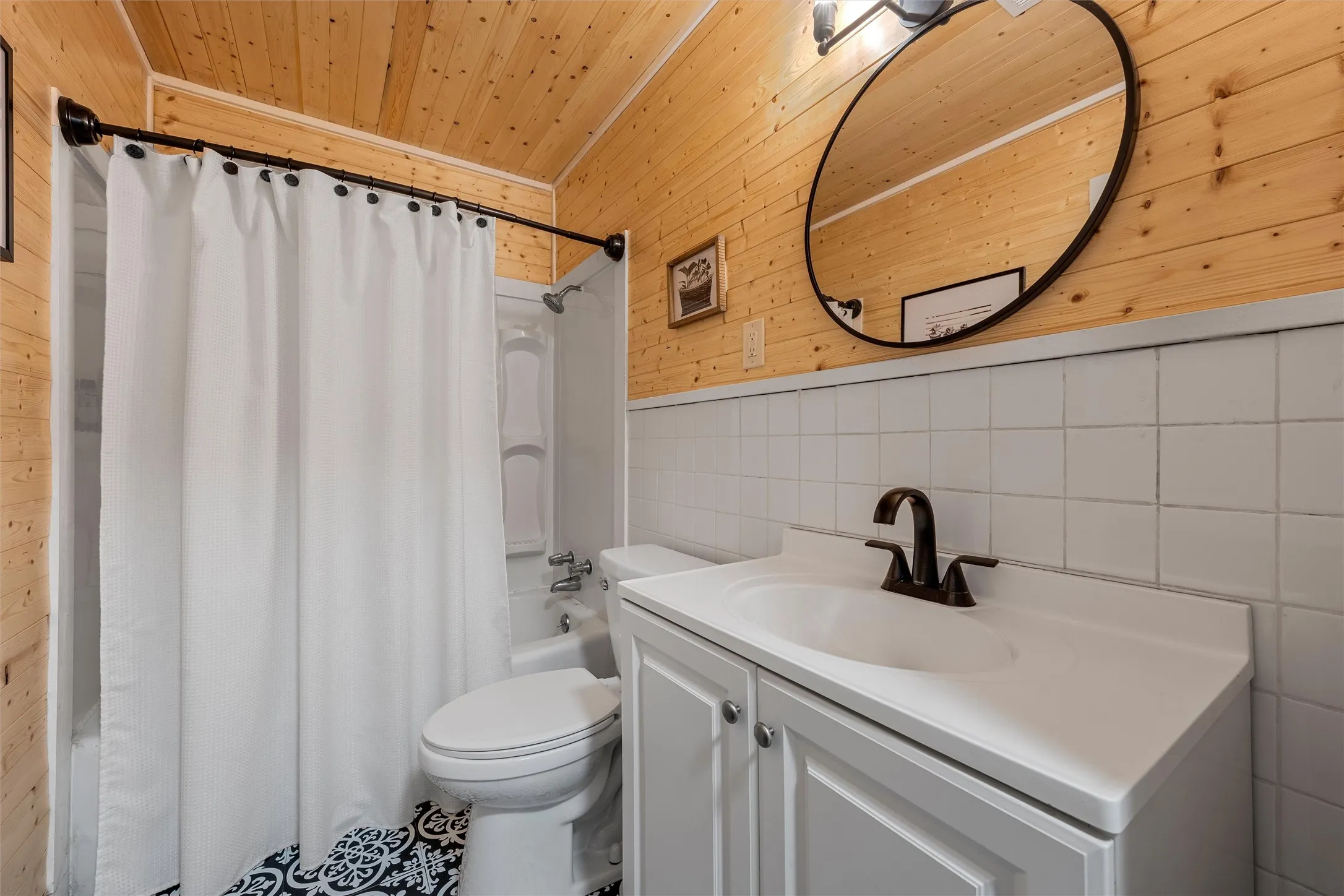 Single Family Residence For Sale in Mc Lennan County , 809 E Limestone Avenue, Mart, Texas 76664, 2 Bedroom, 1 Bathroom, Garage spaces, 1,704 Sqft, built in 1965, mls#21261313, Real Estate Agent in Mart, Homes For Sale in Mc Lennan county, Homes For Sale in Mart, Realtor in Mart Texas, Real Estate Brokerage Independent Realty Texas, Luminita Cordes Realtor